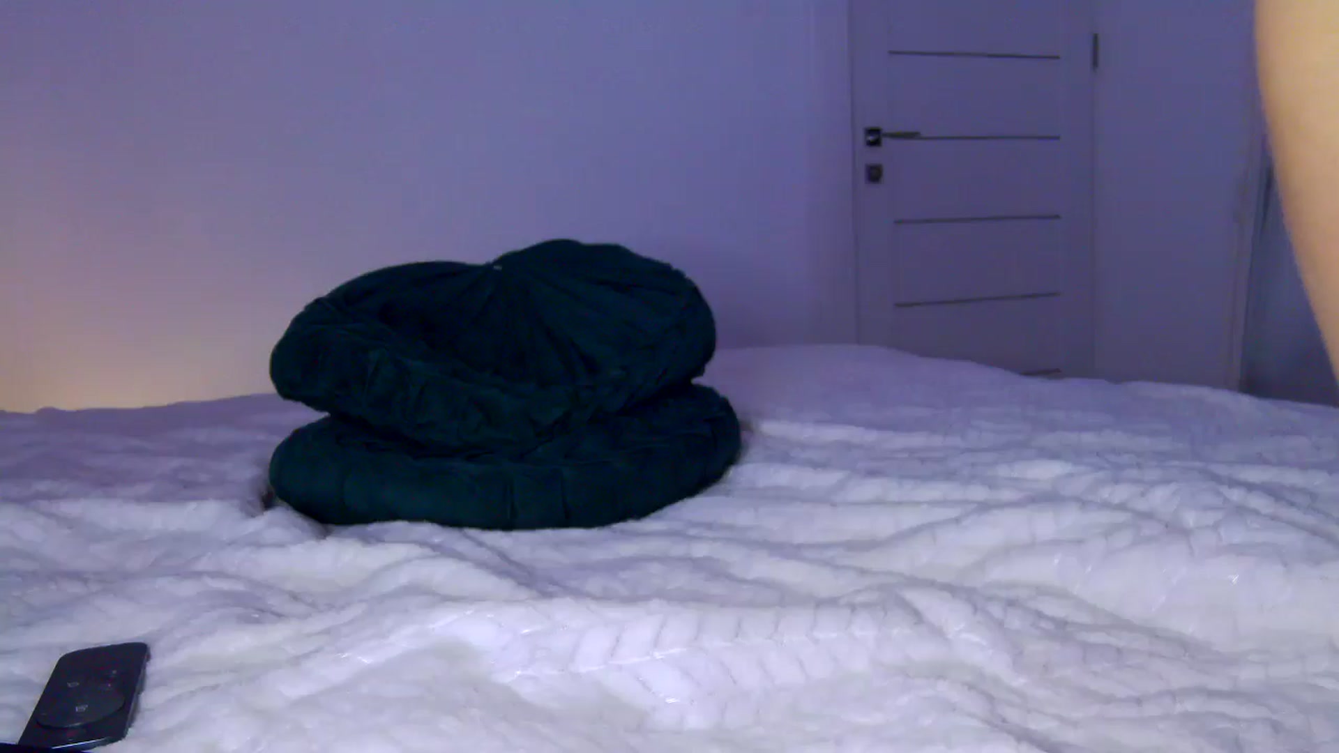Gallery image thumbnail from KalIySya_'s myfreecams stream on, 01/29/2025, 17:16 image 10 of 20