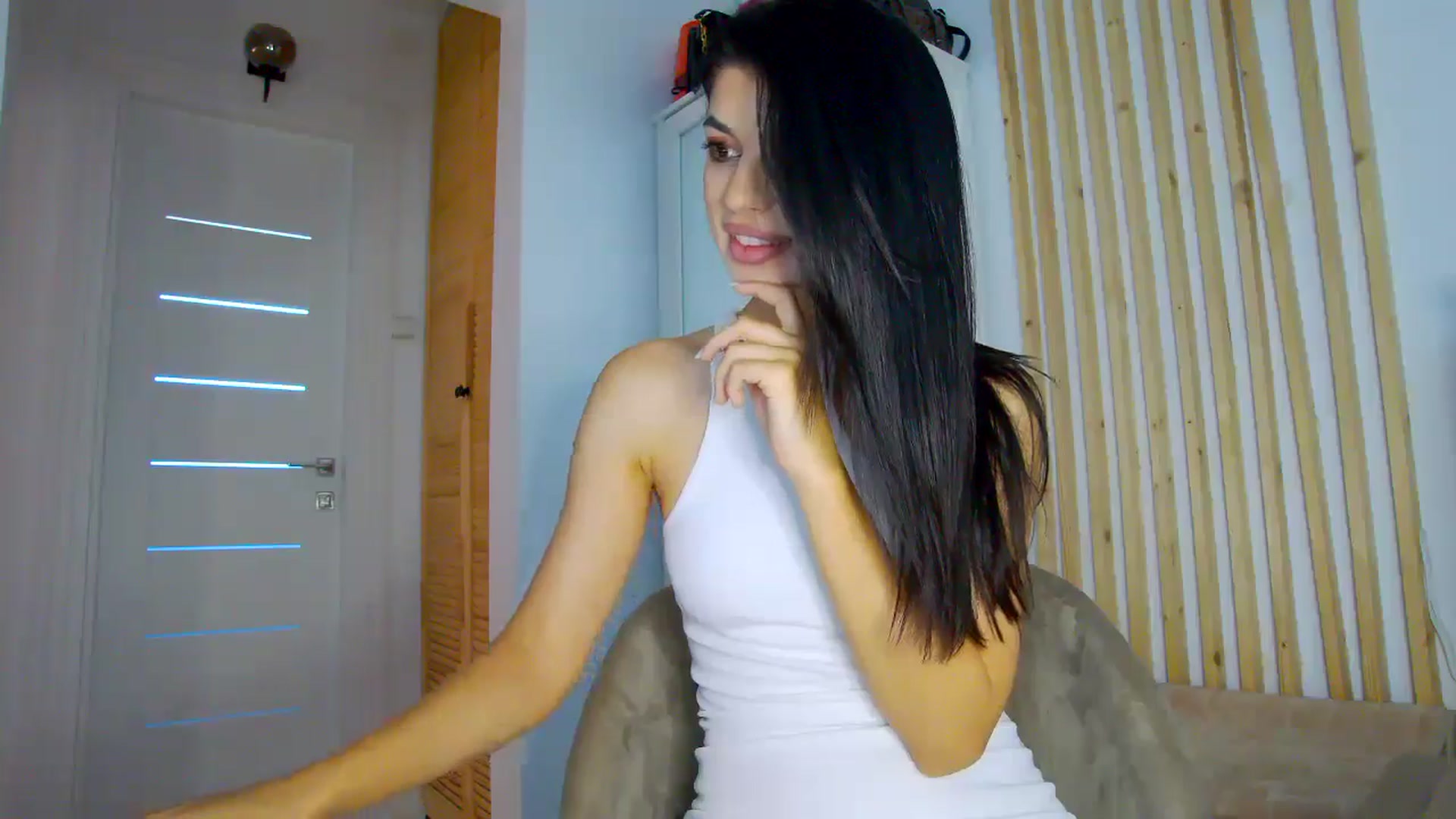 Gallery image thumbnail from KalIySya___'s myfreecams stream on, 08/01/2024, 13:32 image 2 of 20