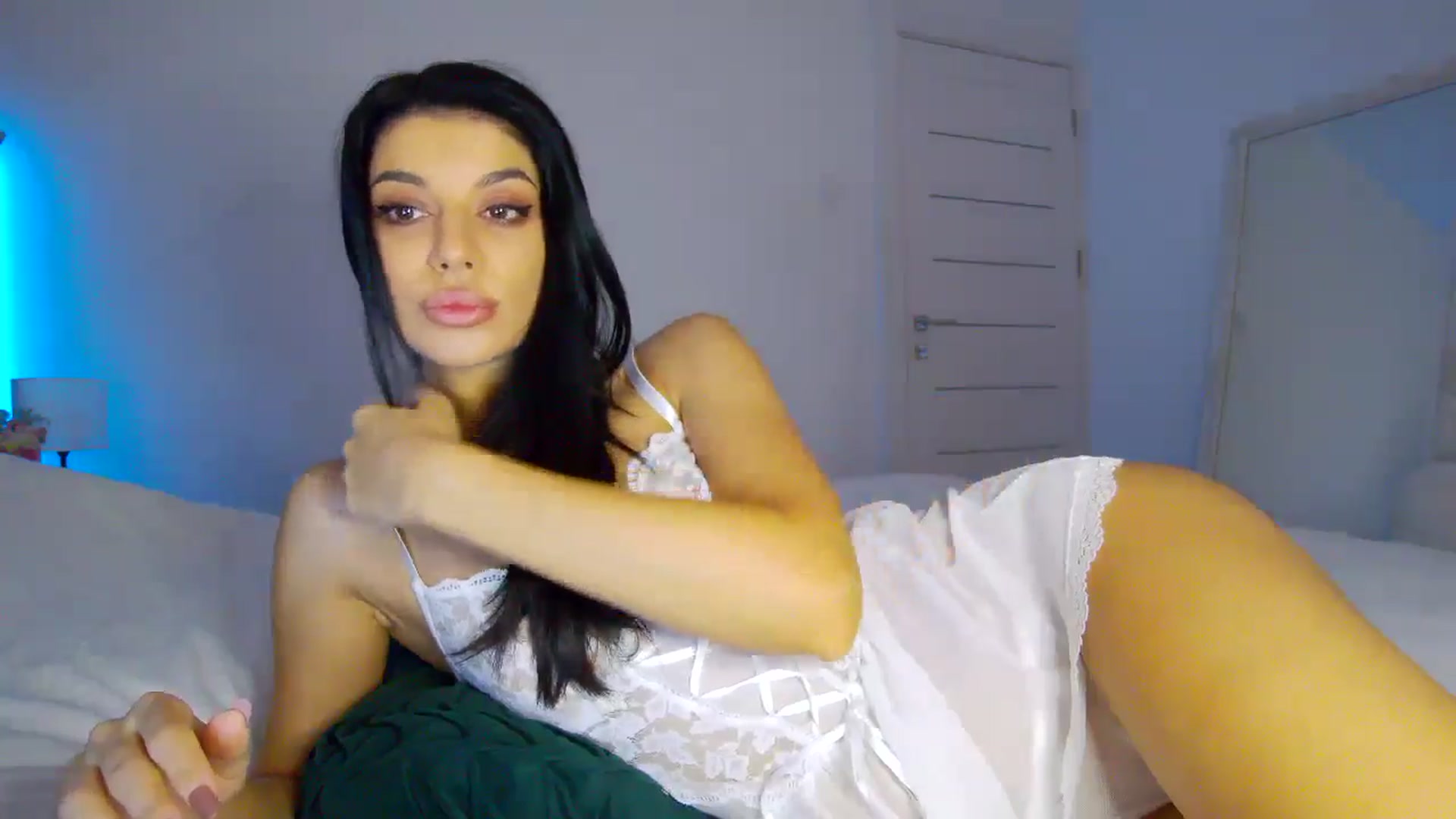 Gallery image thumbnail from KalIySya___'s myfreecams stream on, 10/17/2024, 08:40 image 2 of 20