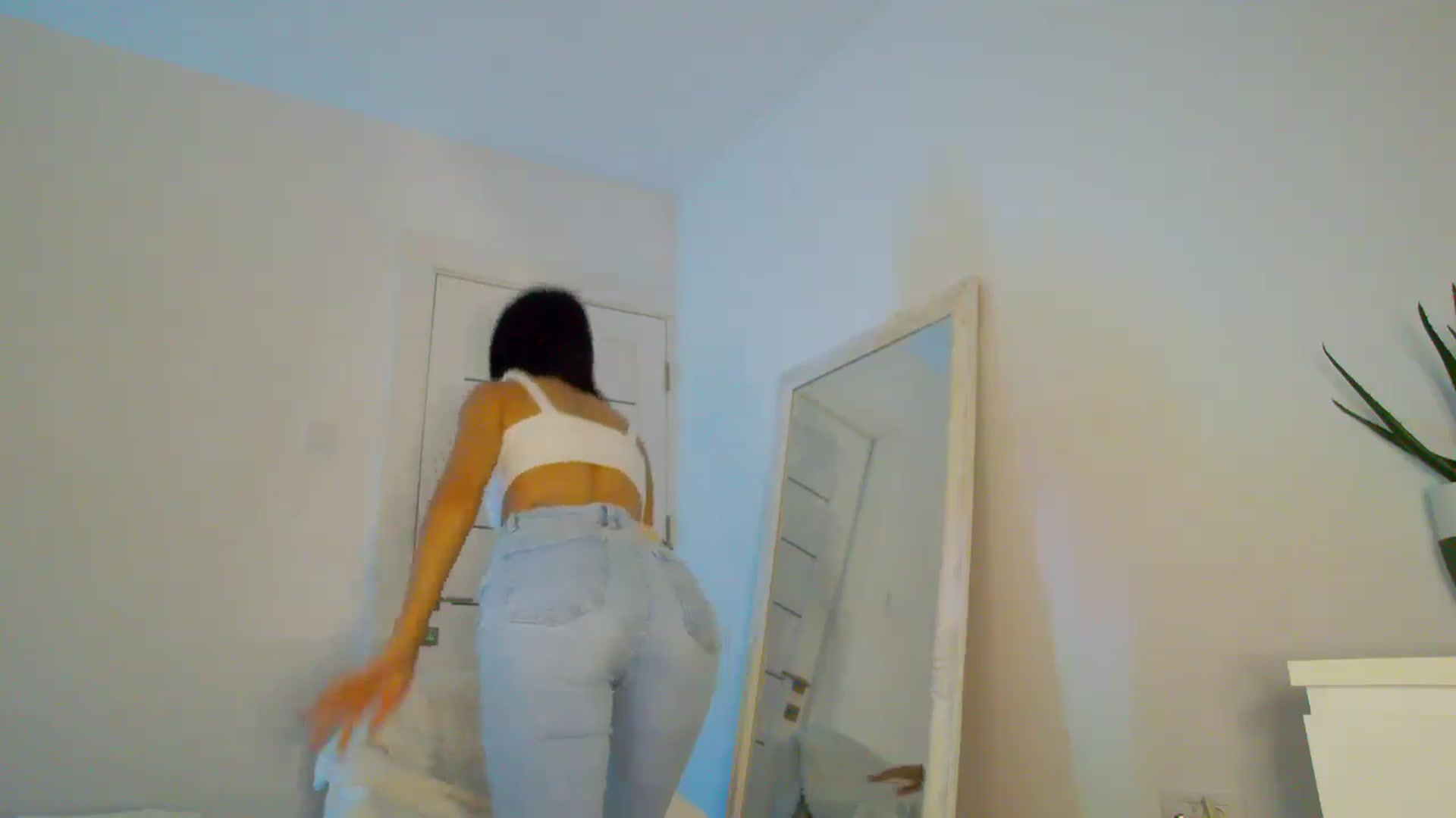 Gallery image thumbnail from KalIySya___'s myfreecams stream on, 10/19/2024, 15:36 image 16 of 20