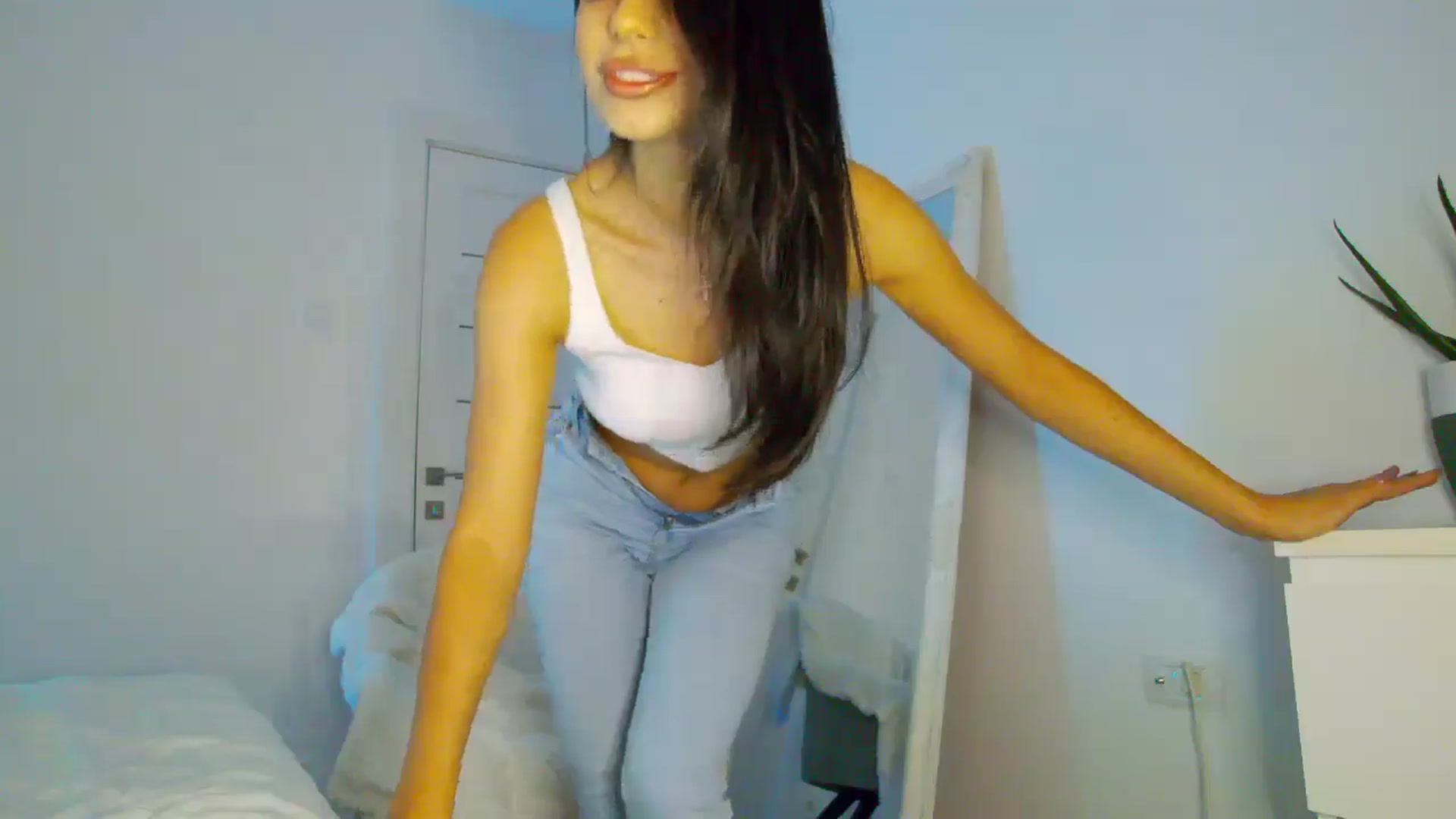 Gallery image thumbnail from KalIySya___'s myfreecams stream on, 10/19/2024, 15:36 image 17 of 20