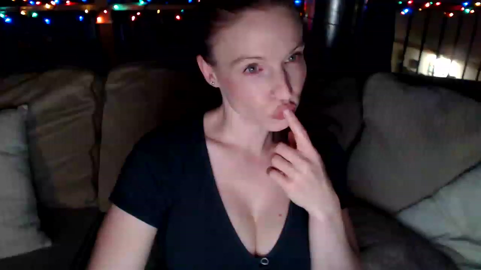 Gallery image thumbnail from KaliGunz's myfreecams stream on, 11/22/2022, 07:07 image 18 of 20