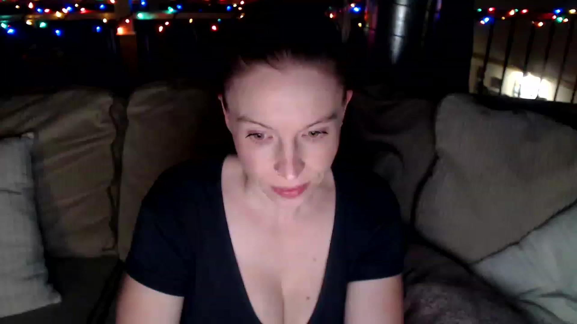 Gallery image thumbnail from KaliGunz's myfreecams stream on, 11/22/2022, 07:07 image 14 of 20