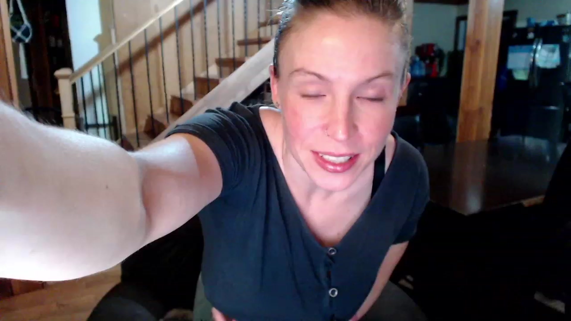 Gallery image thumbnail from KaliGunz's myfreecams stream on, 12/04/2022, 05:23 image 19 of 20