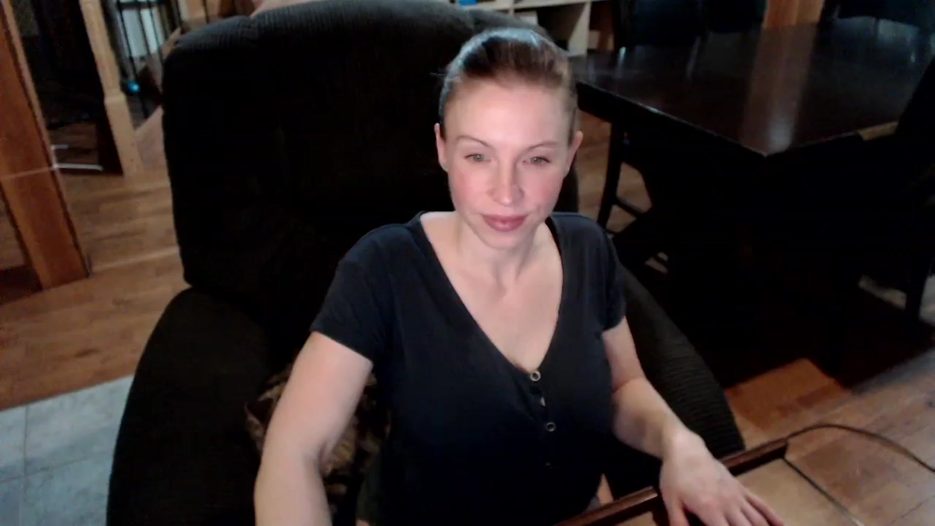 Gallery image thumbnail from KaliGunz's myfreecams stream on, 12/04/2022, 05:23 image 9 of 20