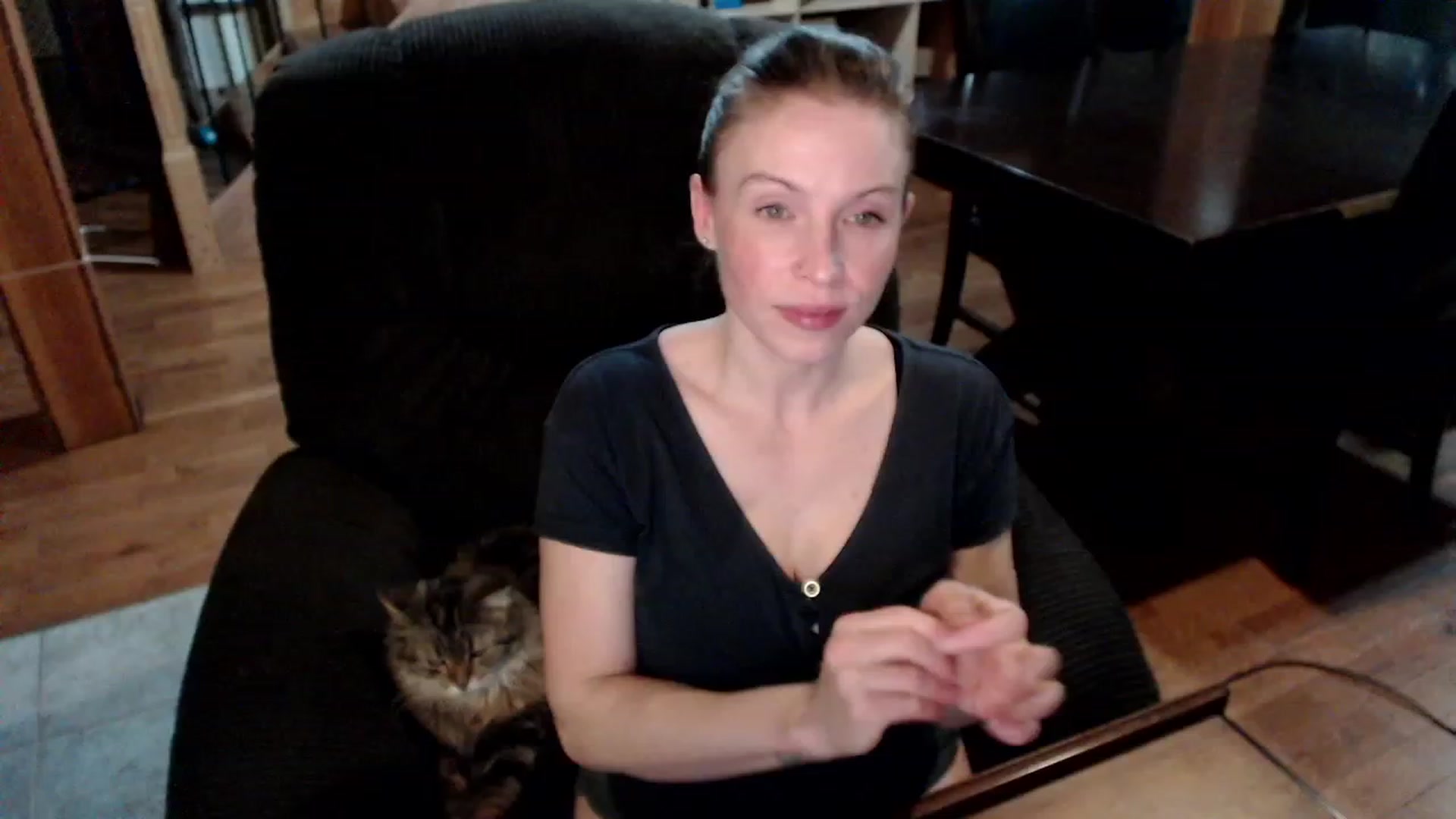 Gallery image thumbnail from KaliGunz's myfreecams stream on, 12/04/2022, 05:23 image 6 of 20
