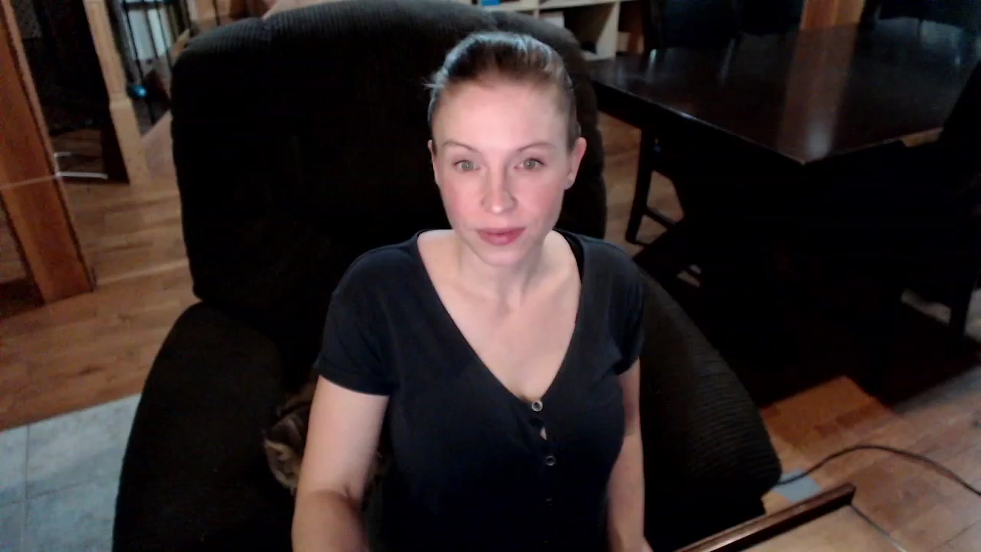 Gallery image thumbnail from KaliGunz's myfreecams stream on, 12/04/2022, 05:23 image 5 of 20