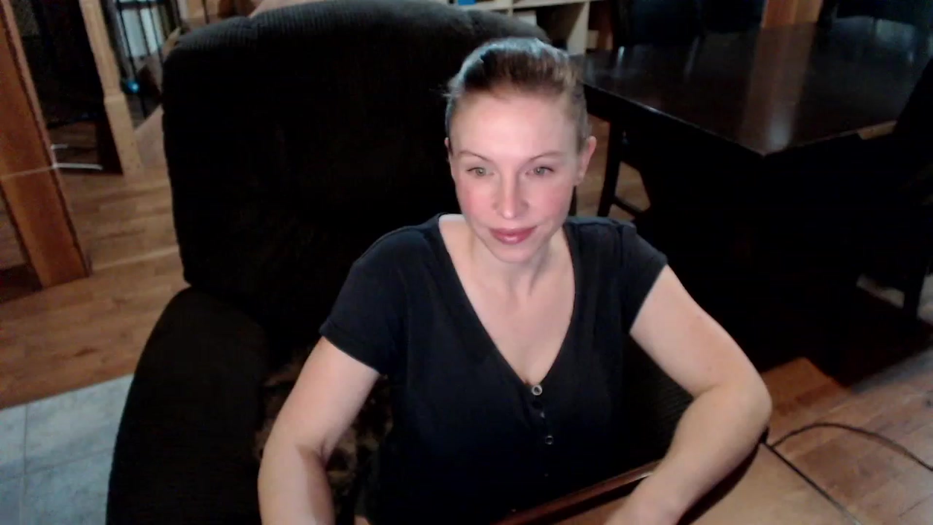 Gallery image thumbnail from KaliGunz's myfreecams stream on, 12/04/2022, 05:23 image 11 of 20
