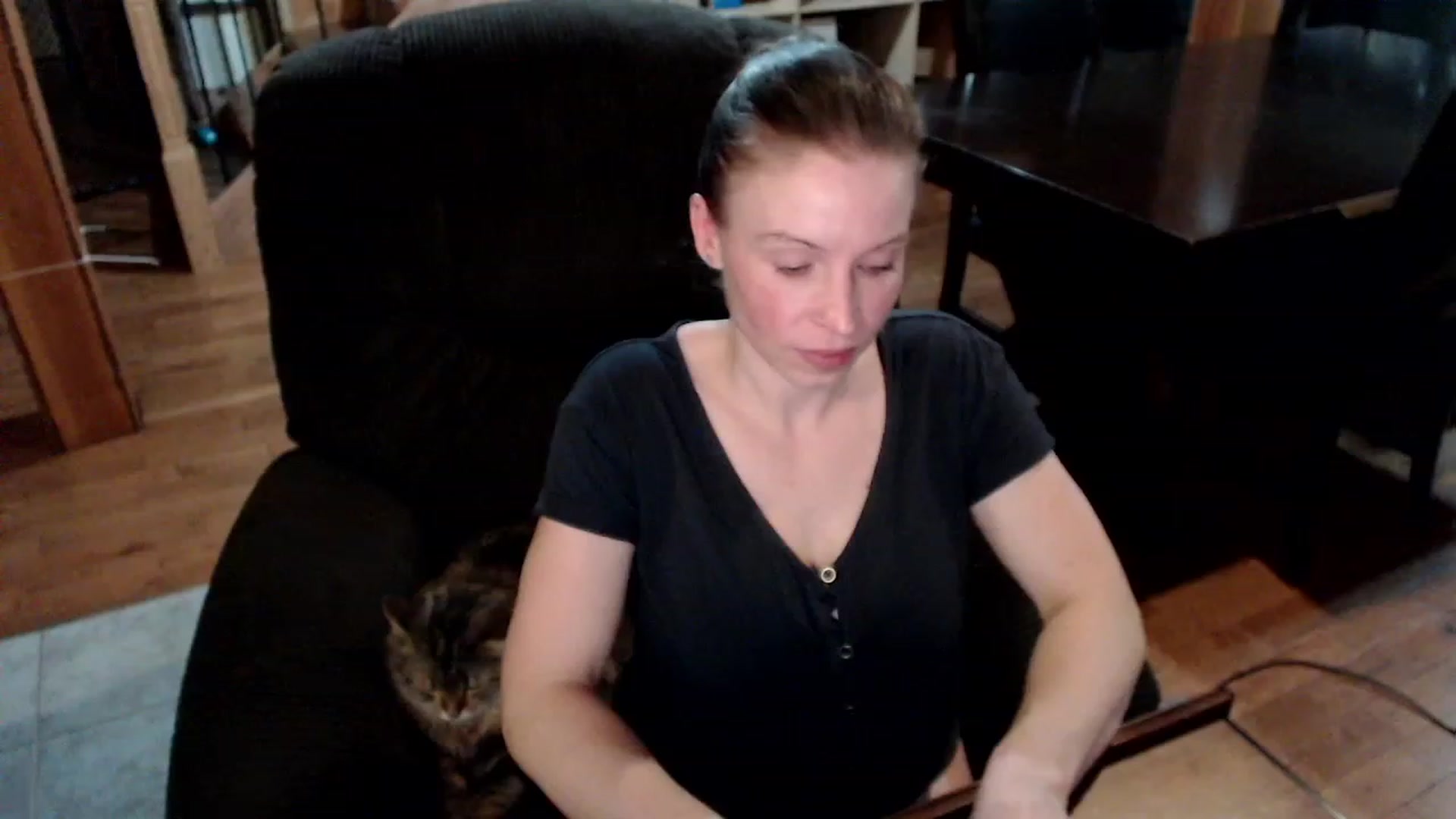 Gallery image thumbnail from KaliGunz's myfreecams stream on, 12/04/2022, 05:23 image 7 of 20