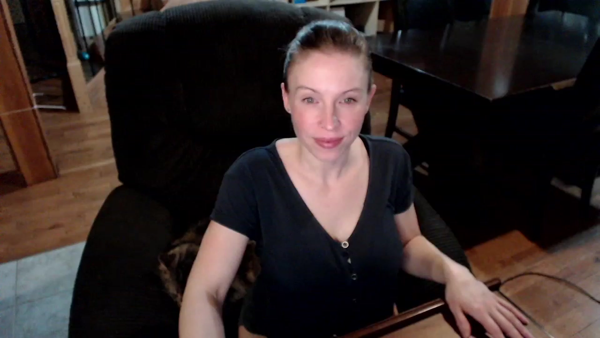 Gallery image thumbnail from KaliGunz's myfreecams stream on, 12/04/2022, 05:23 image 8 of 20