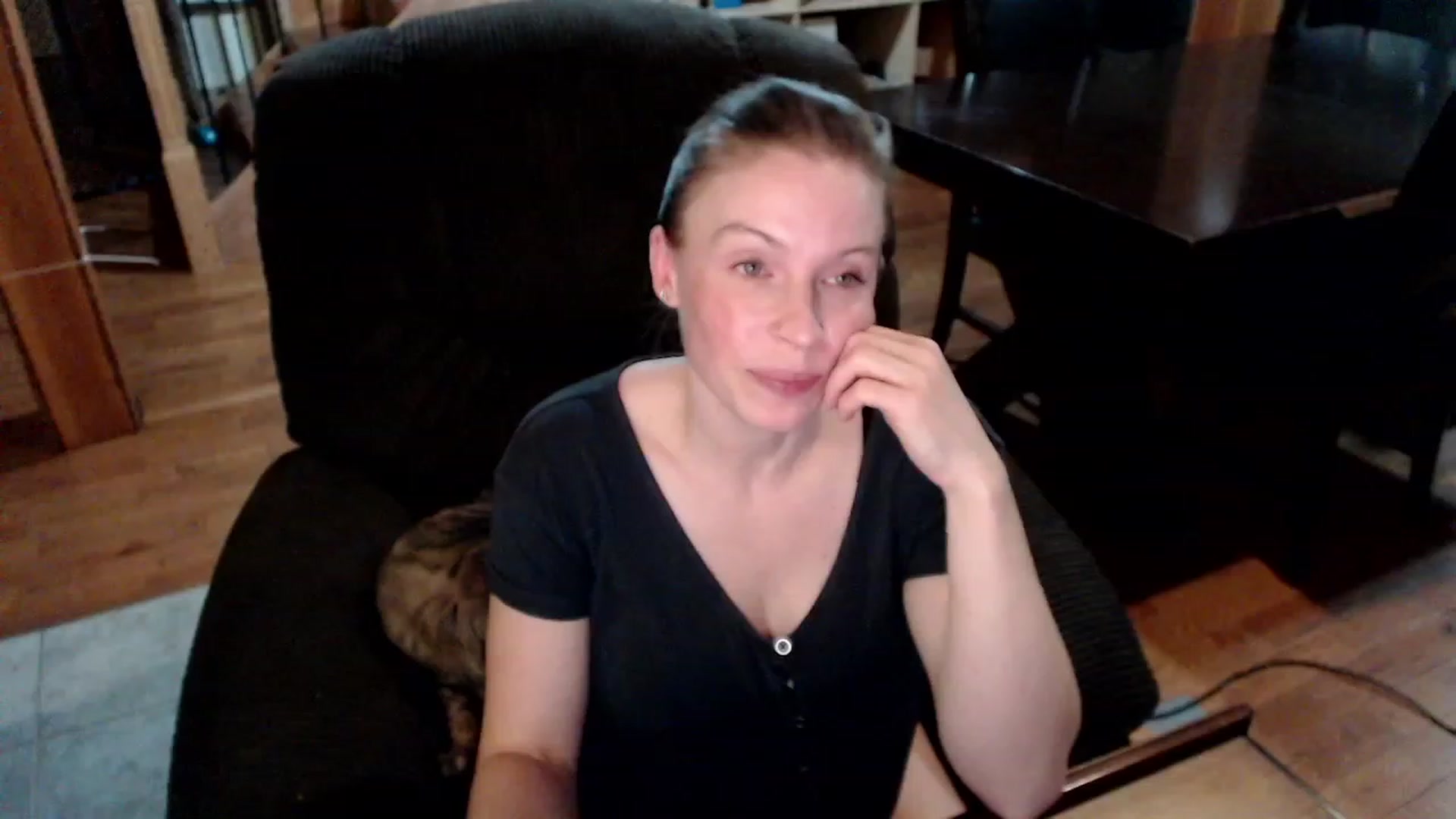 Gallery image thumbnail from KaliGunz's myfreecams stream on, 12/04/2022, 05:23 image 4 of 20