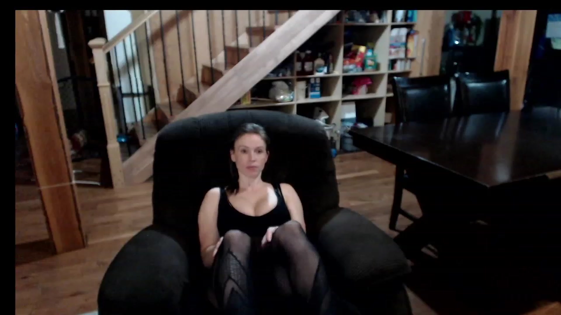 Gallery image thumbnail from KaliGunz's myfreecams stream on, 12/06/2022, 06:22 image 11 of 20