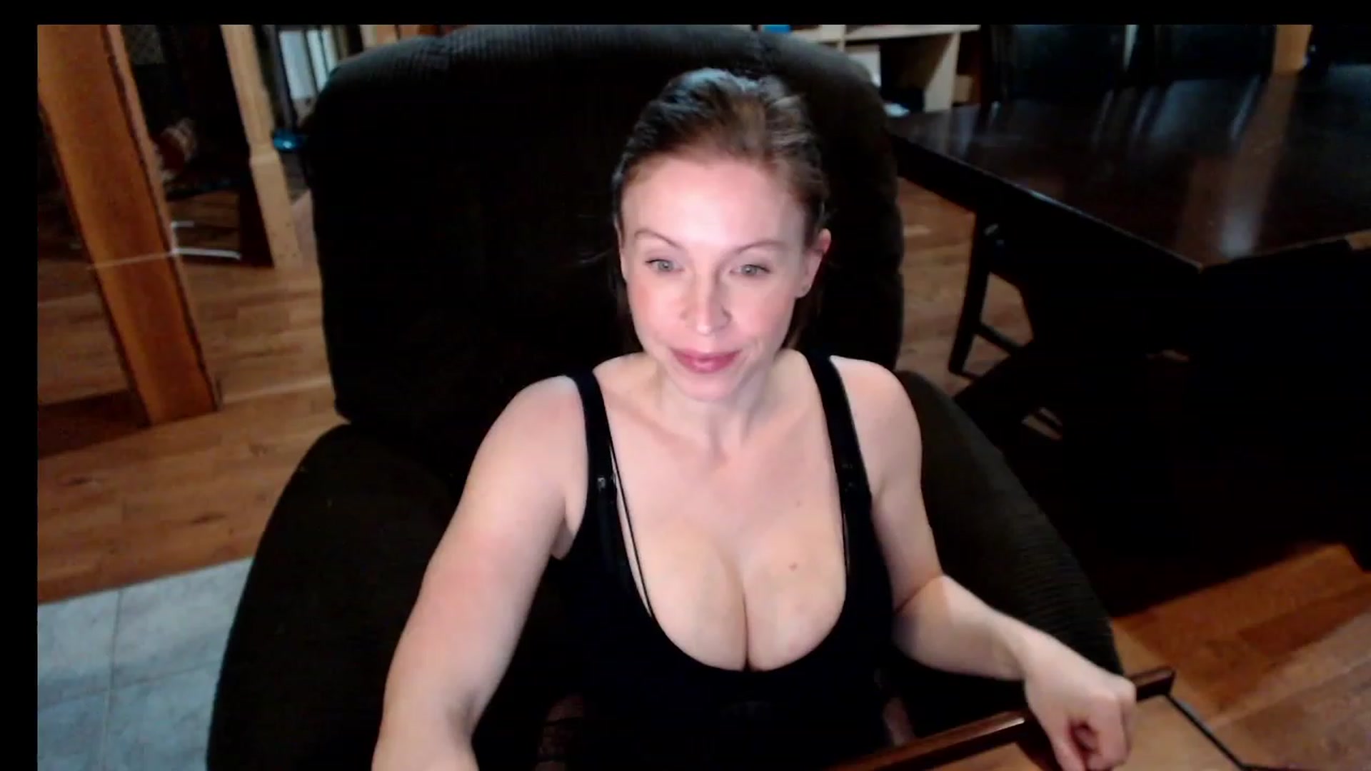 Gallery image thumbnail from KaliGunz's myfreecams stream on, 12/06/2022, 06:22 image 1 of 20