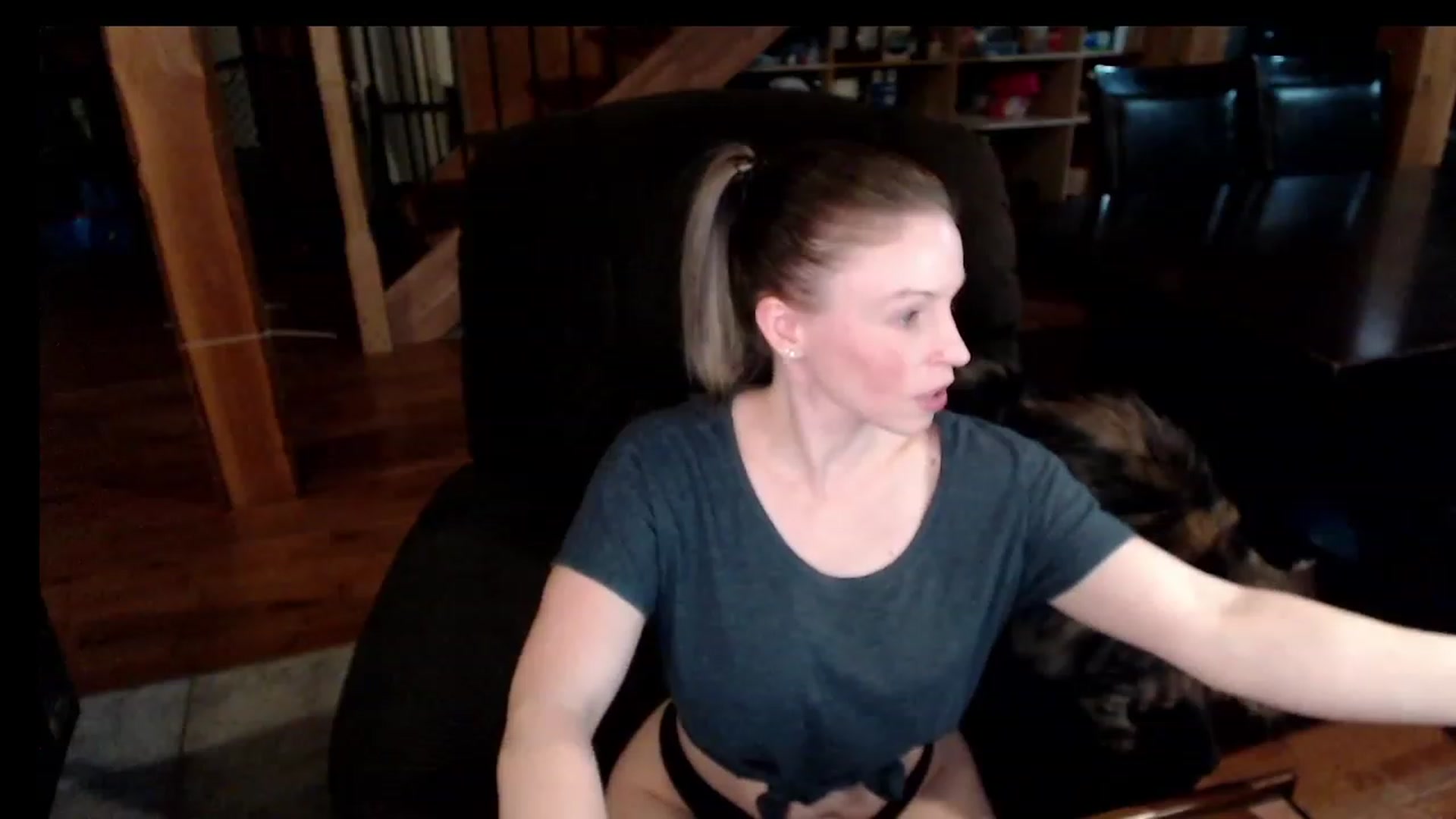Gallery image thumbnail from KaliGunz's myfreecams stream on, 12/08/2022, 05:21 image 4 of 20