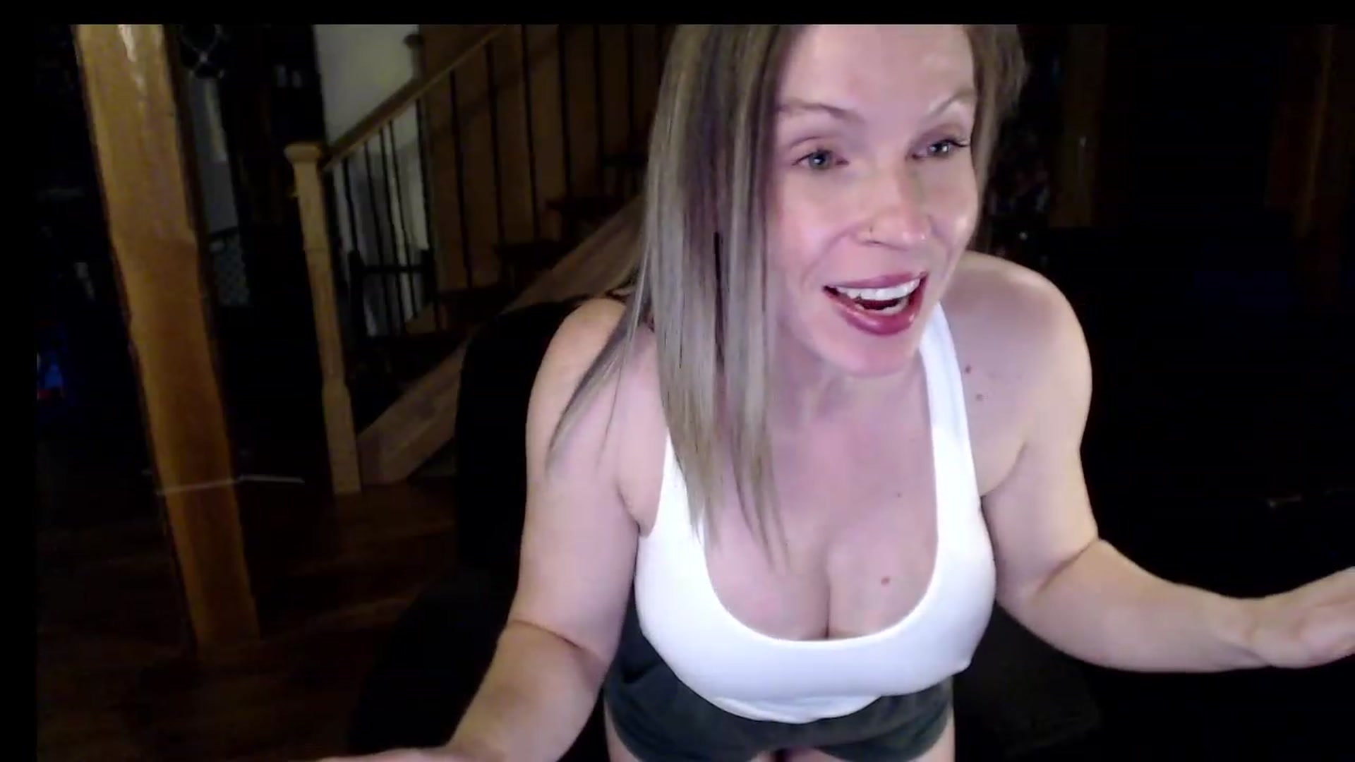 Gallery image thumbnail from KaliGunz's myfreecams stream on, 12/11/2022, 04:50 image 10 of 20