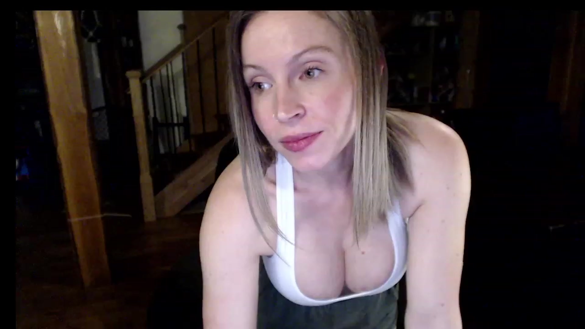 Gallery image thumbnail from KaliGunz's myfreecams stream on, 12/11/2022, 05:21 image 20 of 20