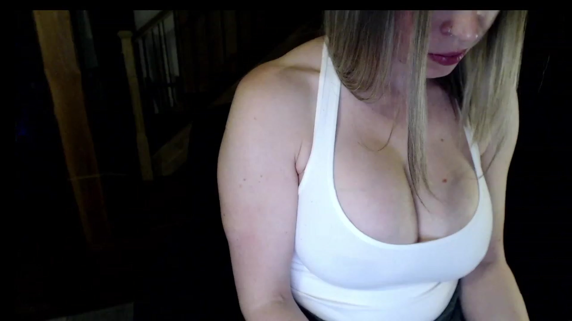 Gallery image thumbnail from KaliGunz's myfreecams stream on, 12/11/2022, 05:21 image 5 of 20