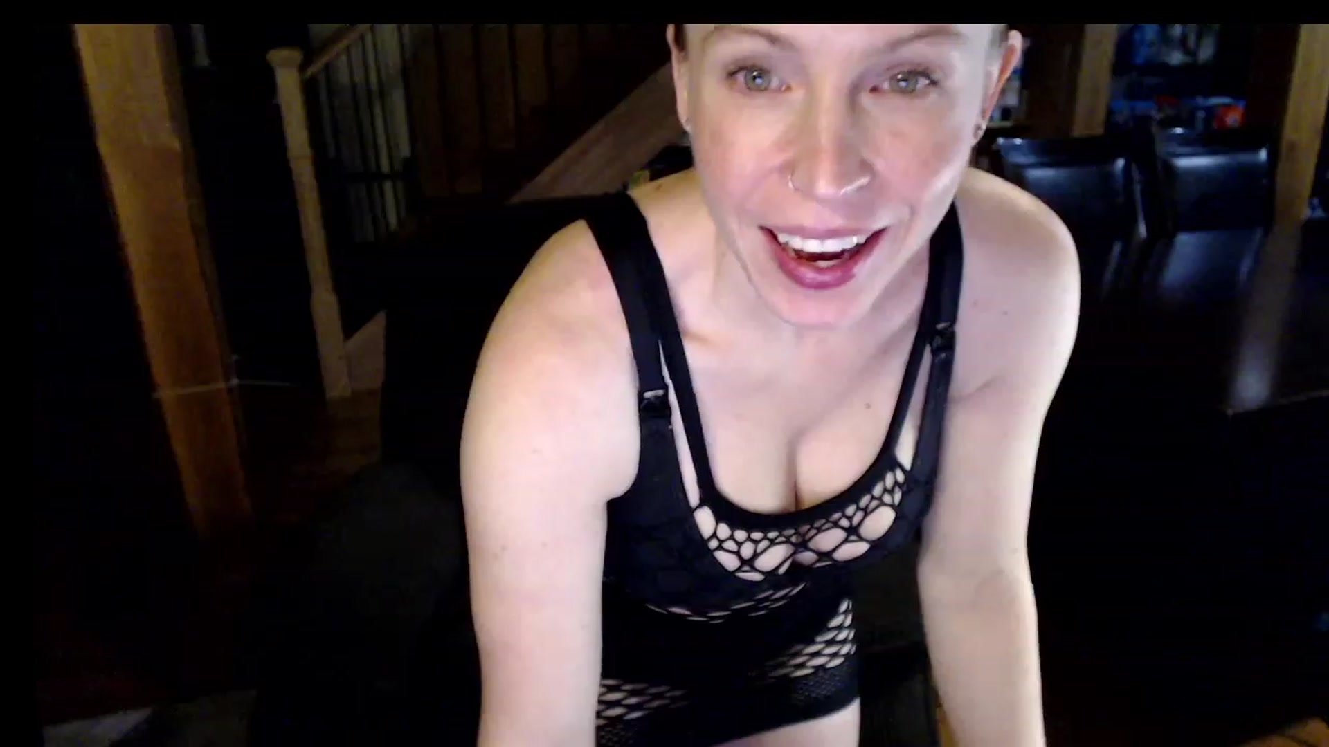 Gallery image thumbnail from KaliGunz's myfreecams stream on, 12/12/2022, 05:02 image 11 of 20
