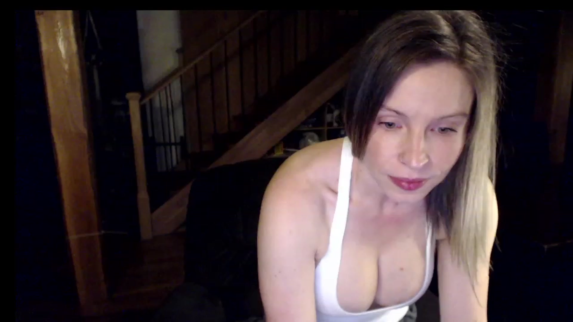 Gallery image thumbnail from KaliGunz's myfreecams stream on, 12/15/2022, 05:00 image 17 of 20