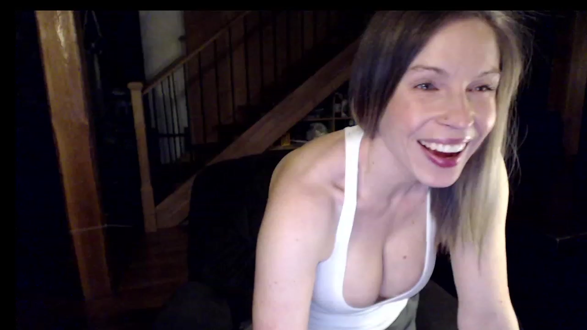 Gallery image thumbnail from KaliGunz's myfreecams stream on, 12/15/2022, 05:00 image 9 of 20