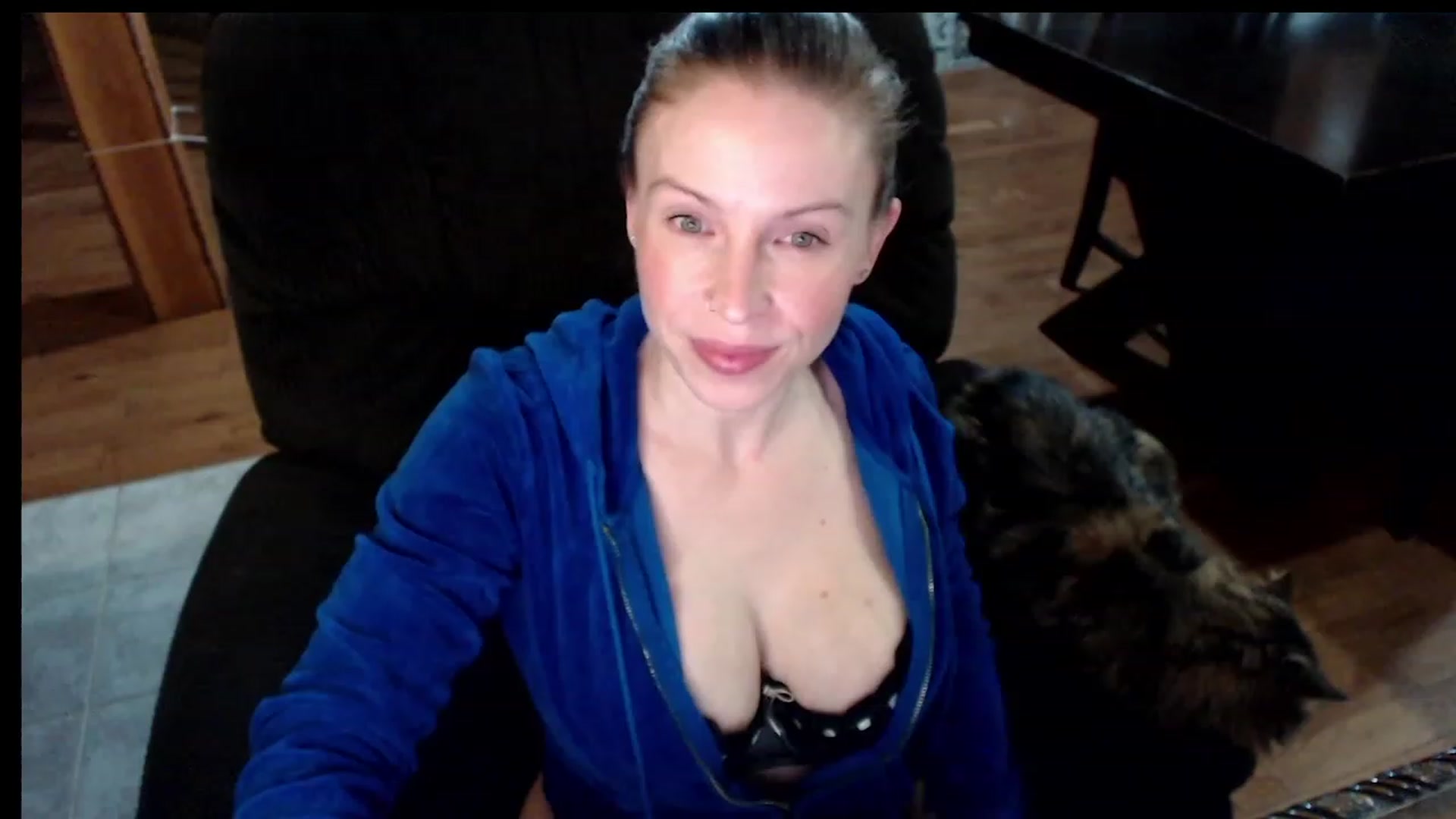 Gallery image thumbnail from KaliGunz's myfreecams stream on, 01/12/2023, 05:41 image 3 of 20