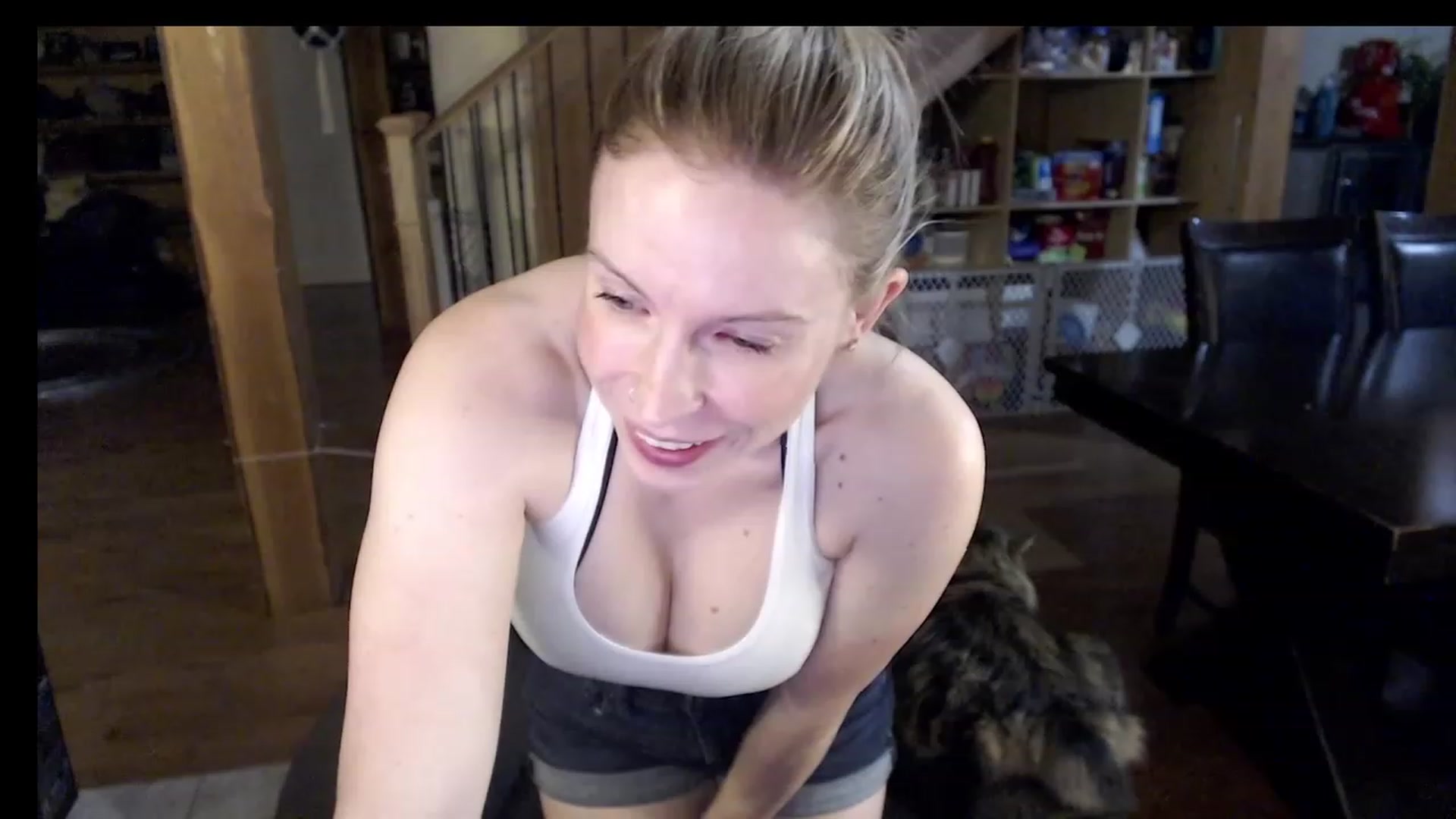 Gallery image thumbnail from KaliGunz's myfreecams stream on, 01/31/2023, 05:13 image 6 of 20