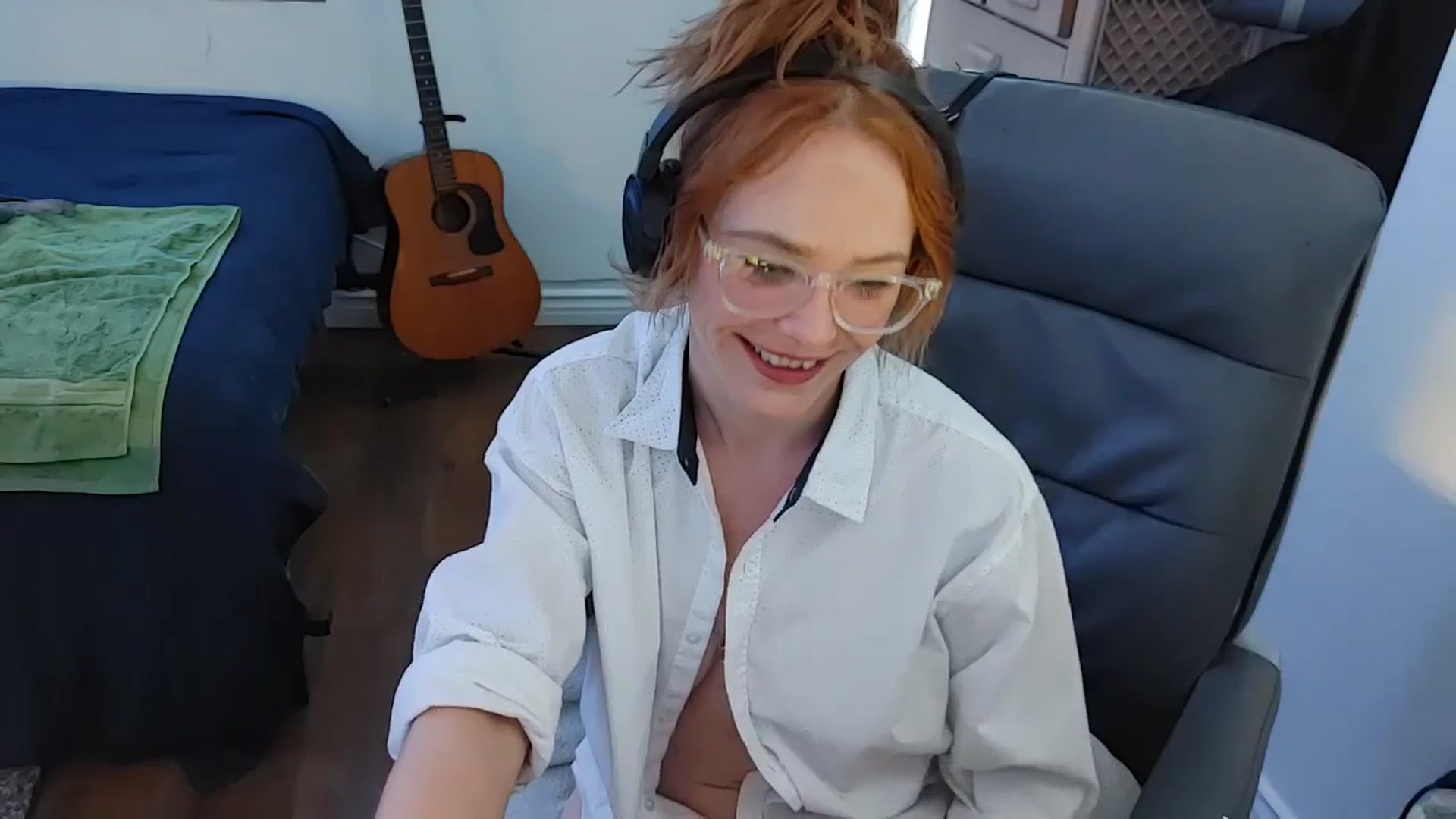 Gallery image thumbnail from KallieArches's myfreecams stream on, 11/08/2024, 11:27 image 4 of 20