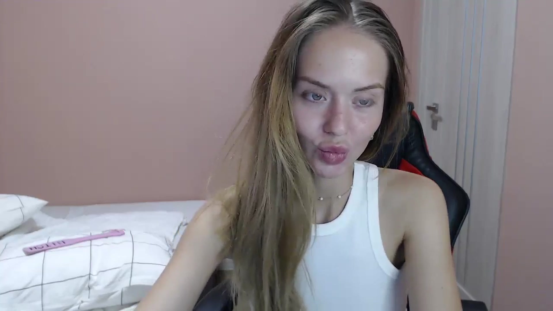 Gallery image thumbnail from KamiShine's myfreecams stream on, 09/03/2024, 12:45 image 10 of 20