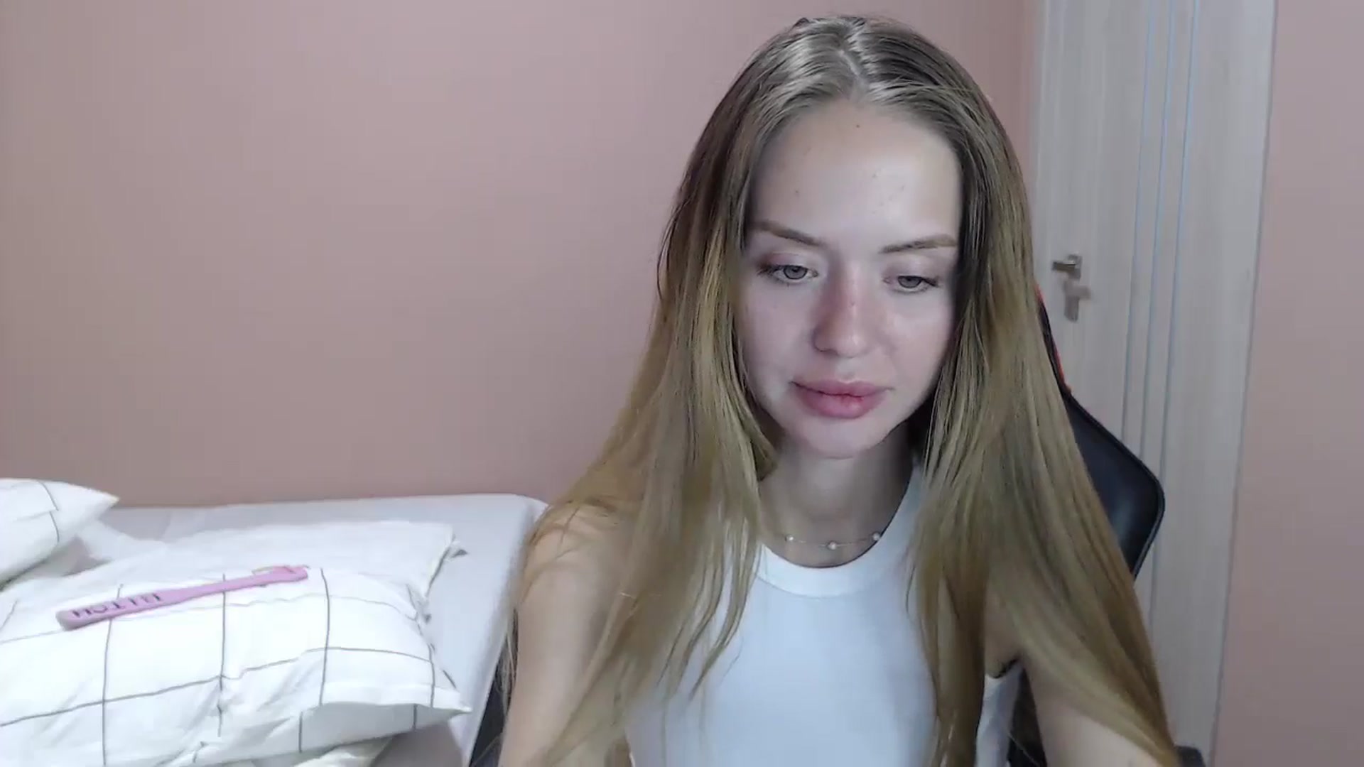 Gallery image thumbnail from KamiShine's myfreecams stream on, 09/03/2024, 12:45 image 6 of 20