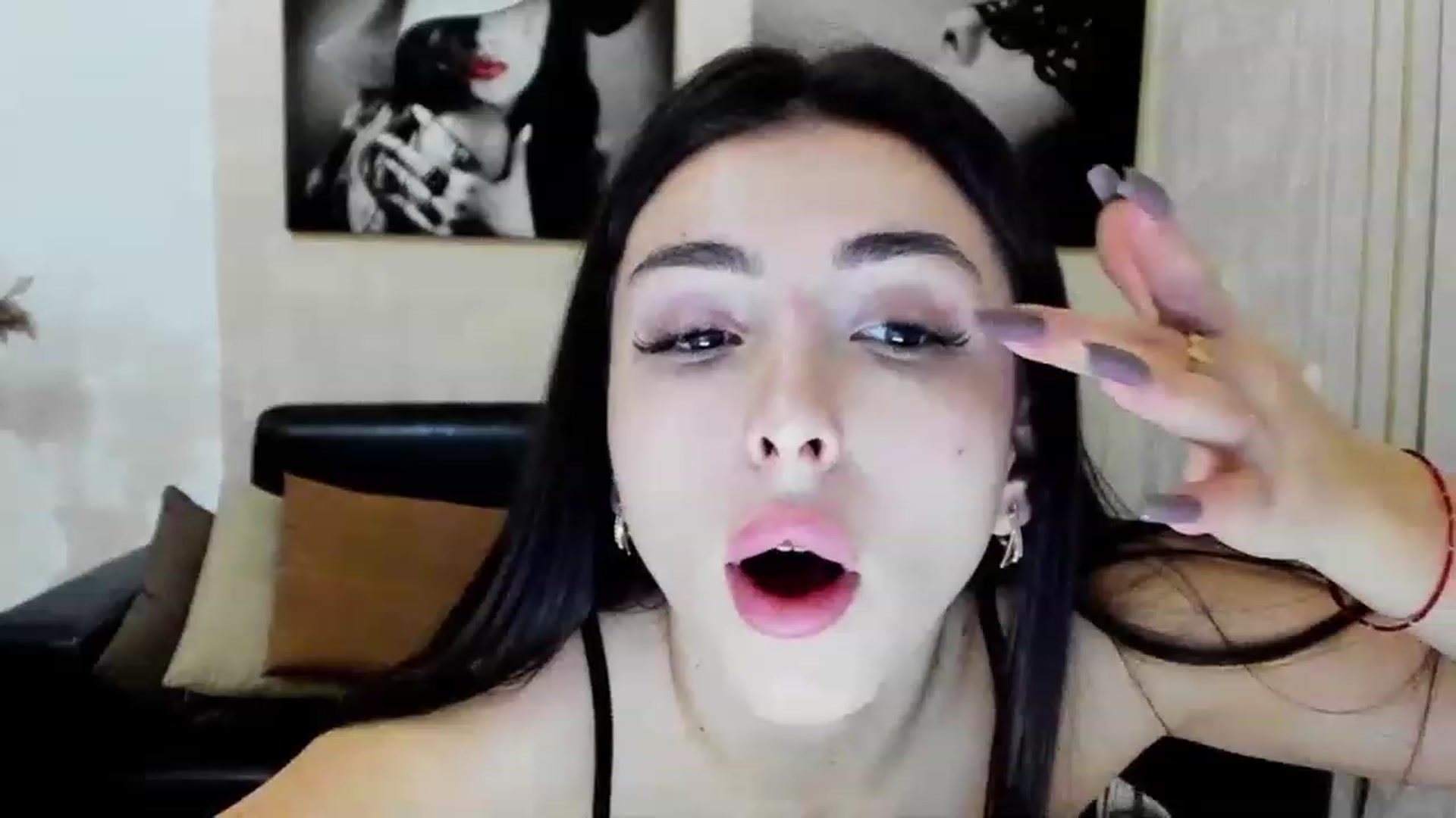 Gallery image thumbnail from Kamila_Rouds's myfreecams stream on, 11/29/2022, 08:01 image 9 of 20