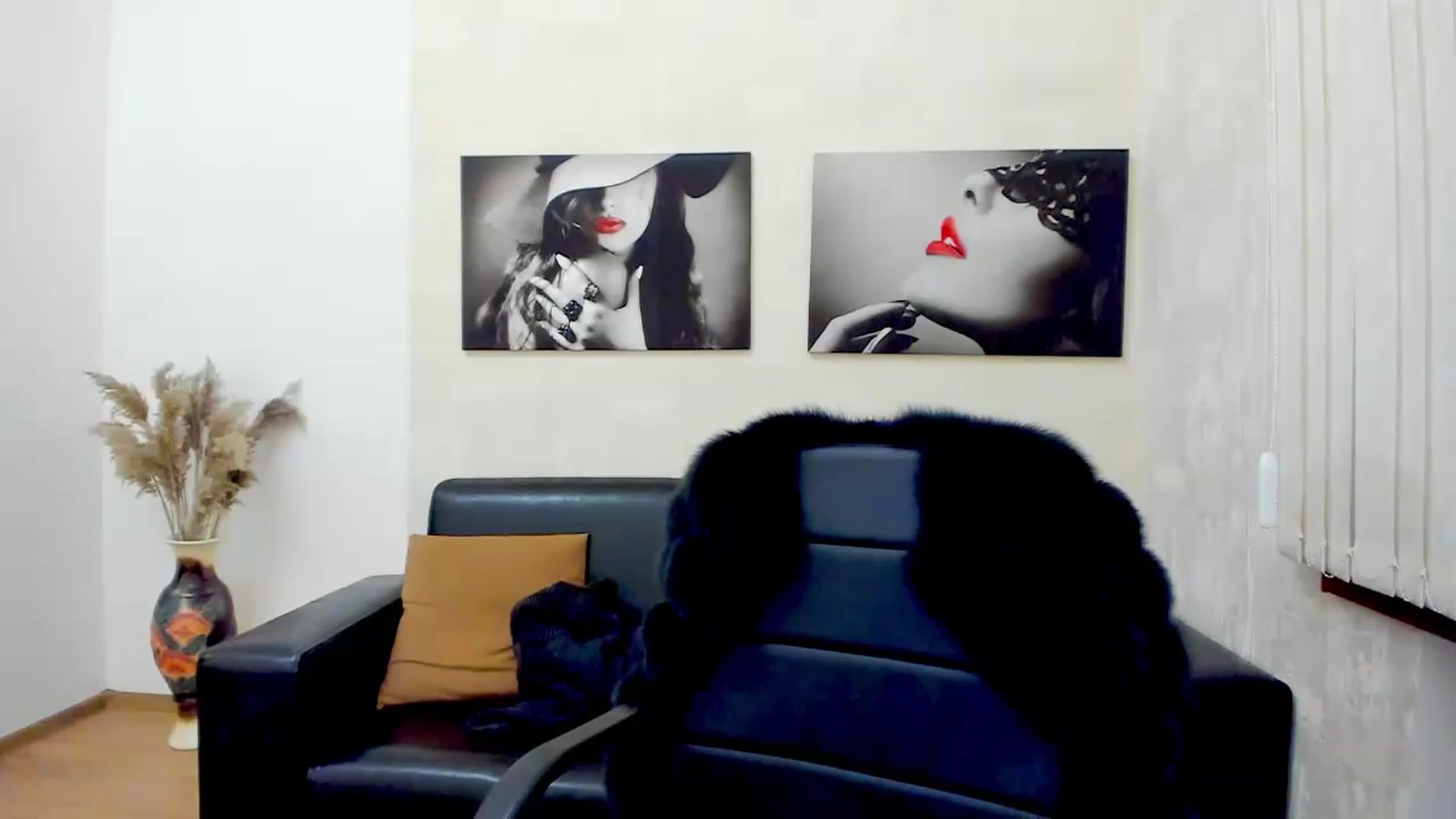 Gallery image thumbnail from Kamila_Rouds's myfreecams stream on, 12/12/2022, 09:47 image 1 of 20