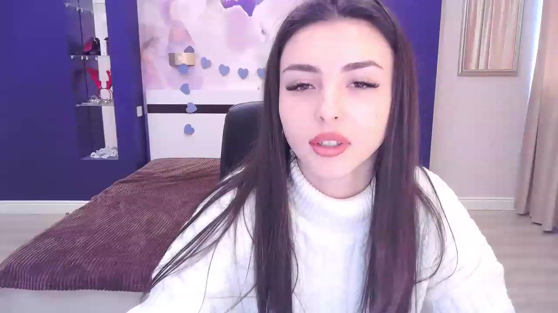 Gallery image thumbnail from Kamila_Rouds's myfreecams stream on, 12/16/2022, 10:41 image 18 of 20