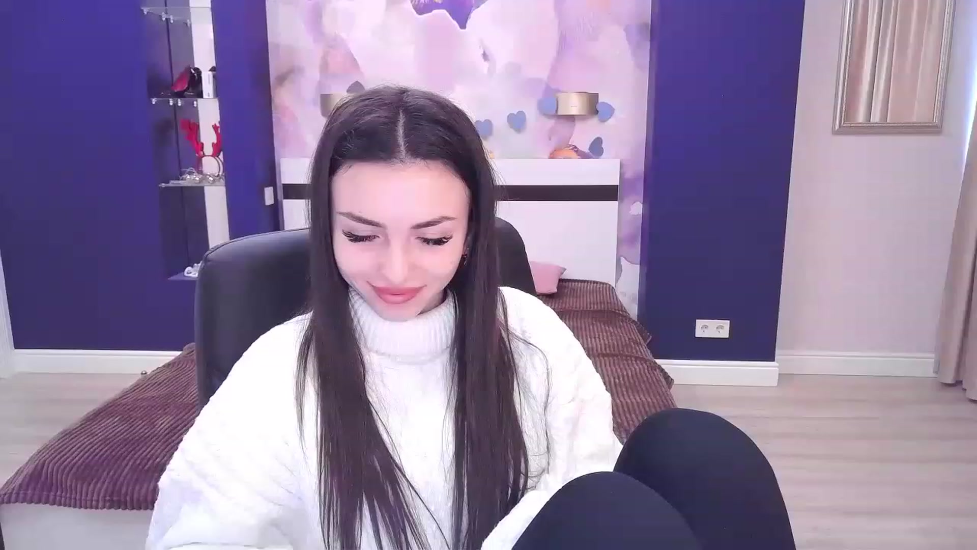 Gallery image thumbnail from Kamila_Rouds's myfreecams stream on, 12/16/2022, 10:41 image 13 of 20