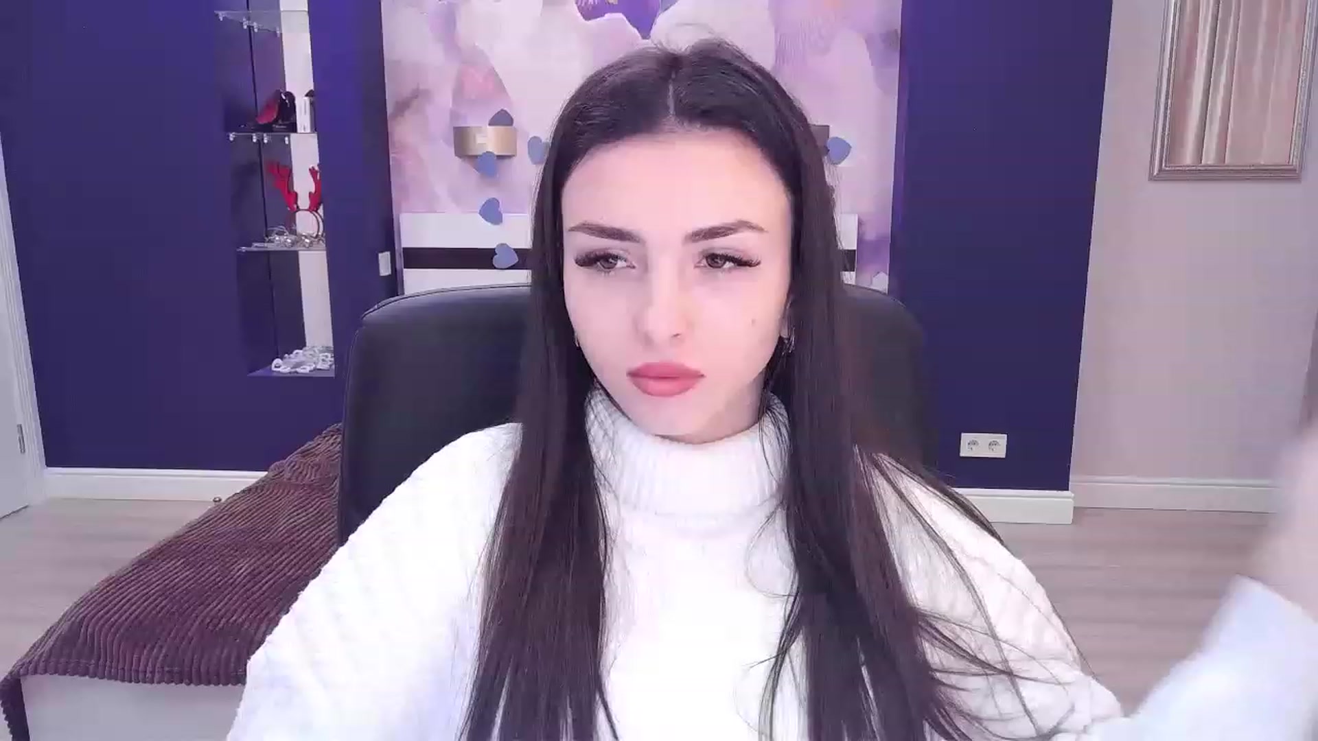 Gallery image thumbnail from Kamila_Rouds's myfreecams stream on, 12/16/2022, 10:41 image 8 of 20