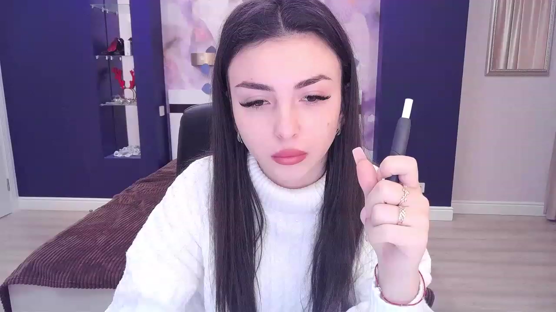 Gallery image thumbnail from Kamila_Rouds's myfreecams stream on, 12/16/2022, 10:41 image 2 of 20