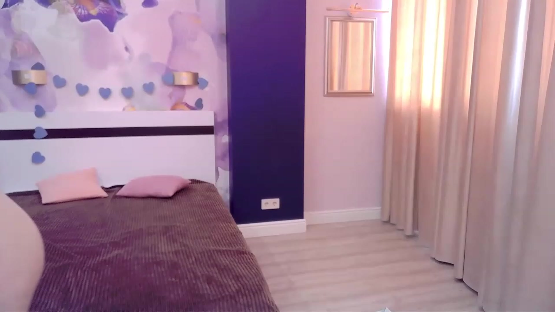Gallery image thumbnail from Kamila_Rouds's myfreecams stream on, 12/21/2022, 09:39 image 13 of 20