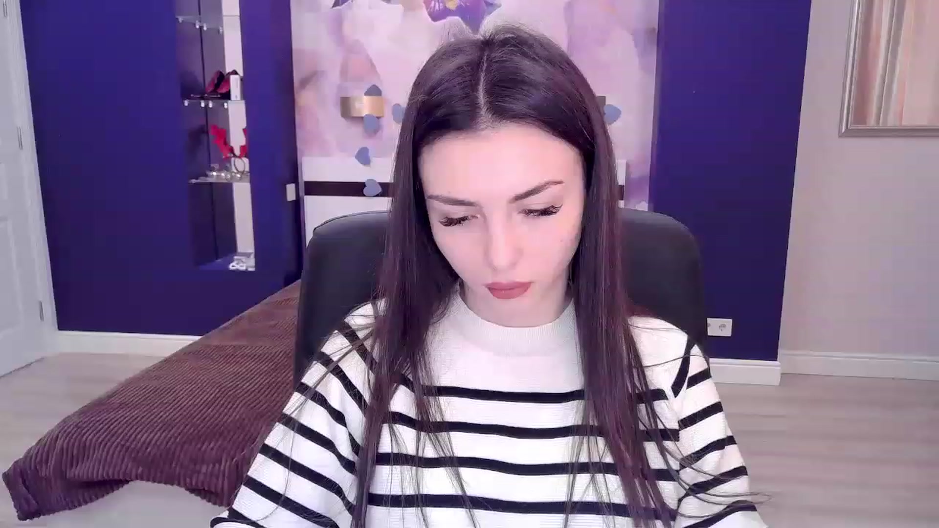 Gallery image thumbnail from Kamila_Rouds's myfreecams stream on, 12/26/2022, 07:57 image 6 of 20