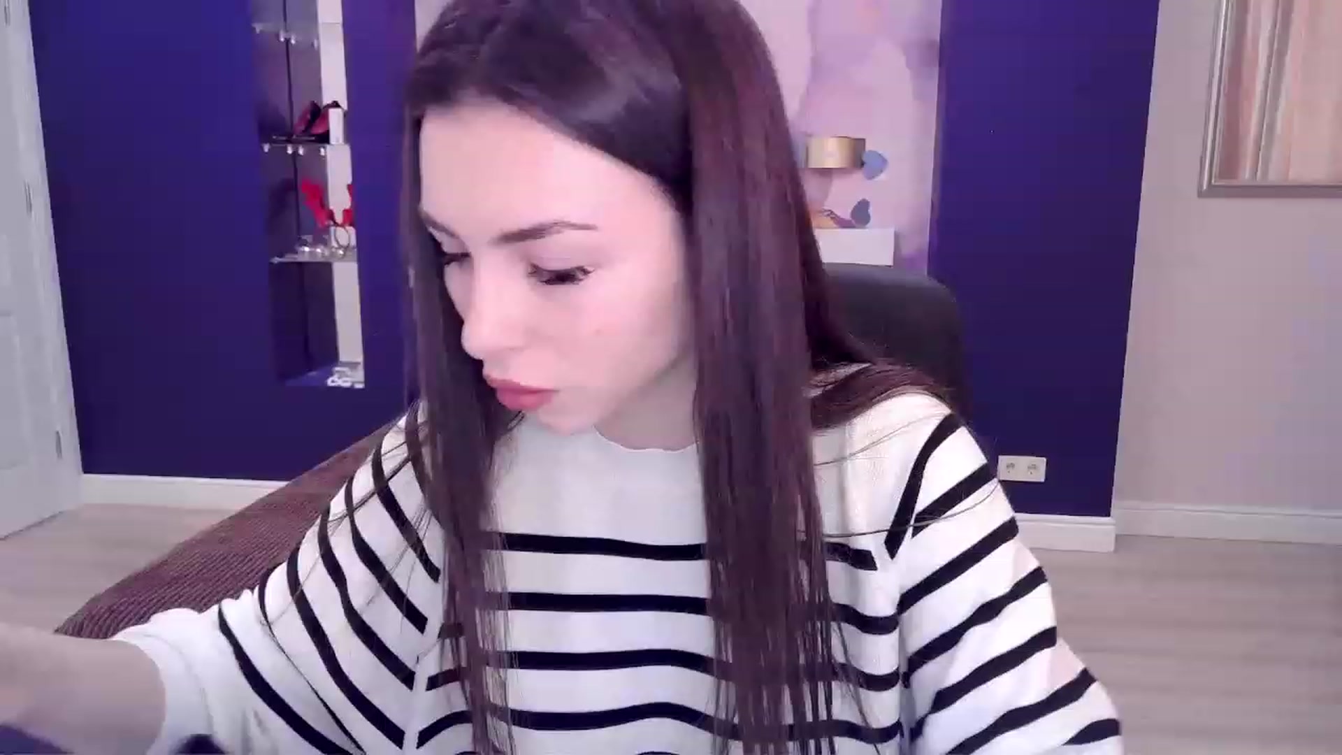 Gallery image thumbnail from Kamila_Rouds's myfreecams stream on, 12/26/2022, 07:57 image 7 of 20