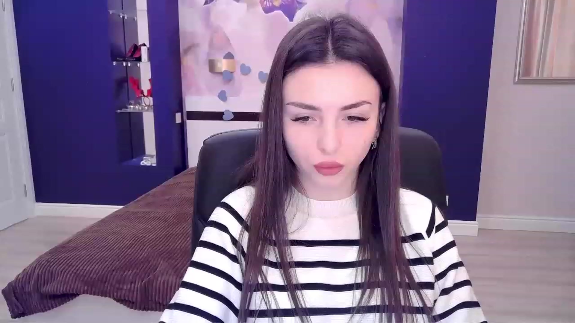 Gallery image thumbnail from Kamila_Rouds's myfreecams stream on, 12/26/2022, 07:57 image 8 of 20