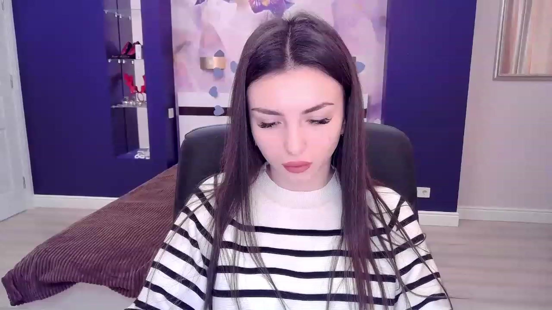 Gallery image thumbnail from Kamila_Rouds's myfreecams stream on, 12/26/2022, 07:57 image 5 of 20