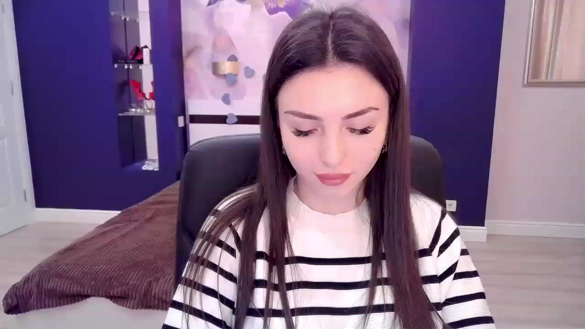 Gallery image thumbnail from Kamila_Rouds's myfreecams stream on, 12/26/2022, 09:14 image 6 of 20