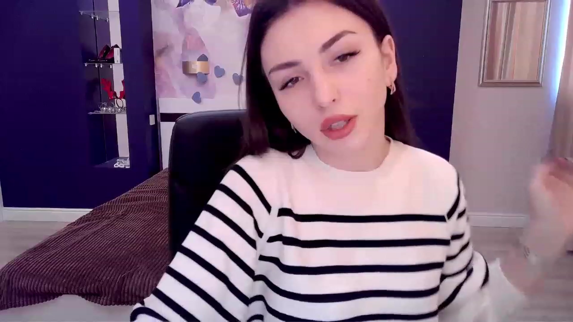 Gallery image thumbnail from Kamila_Rouds's myfreecams stream on, 12/26/2022, 09:14 image 11 of 20