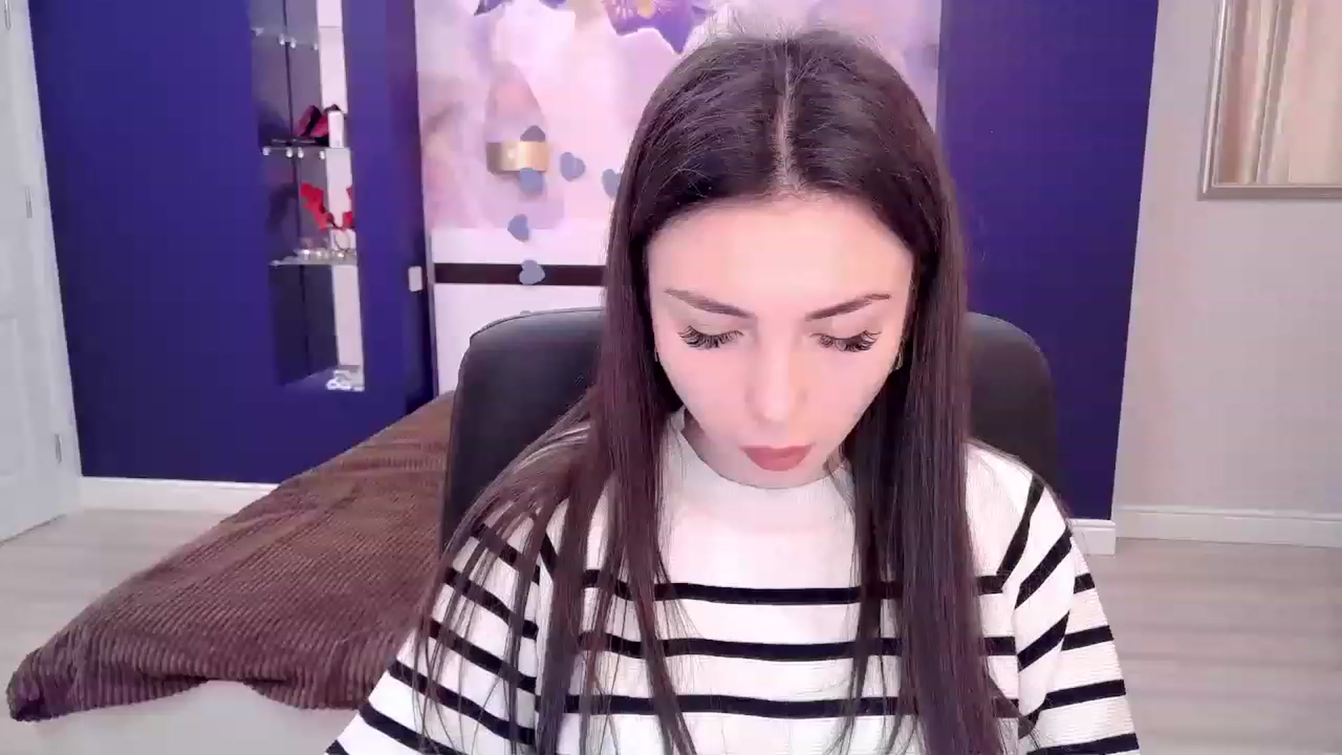 Gallery image thumbnail from Kamila_Rouds's myfreecams stream on, 12/26/2022, 09:14 image 3 of 20
