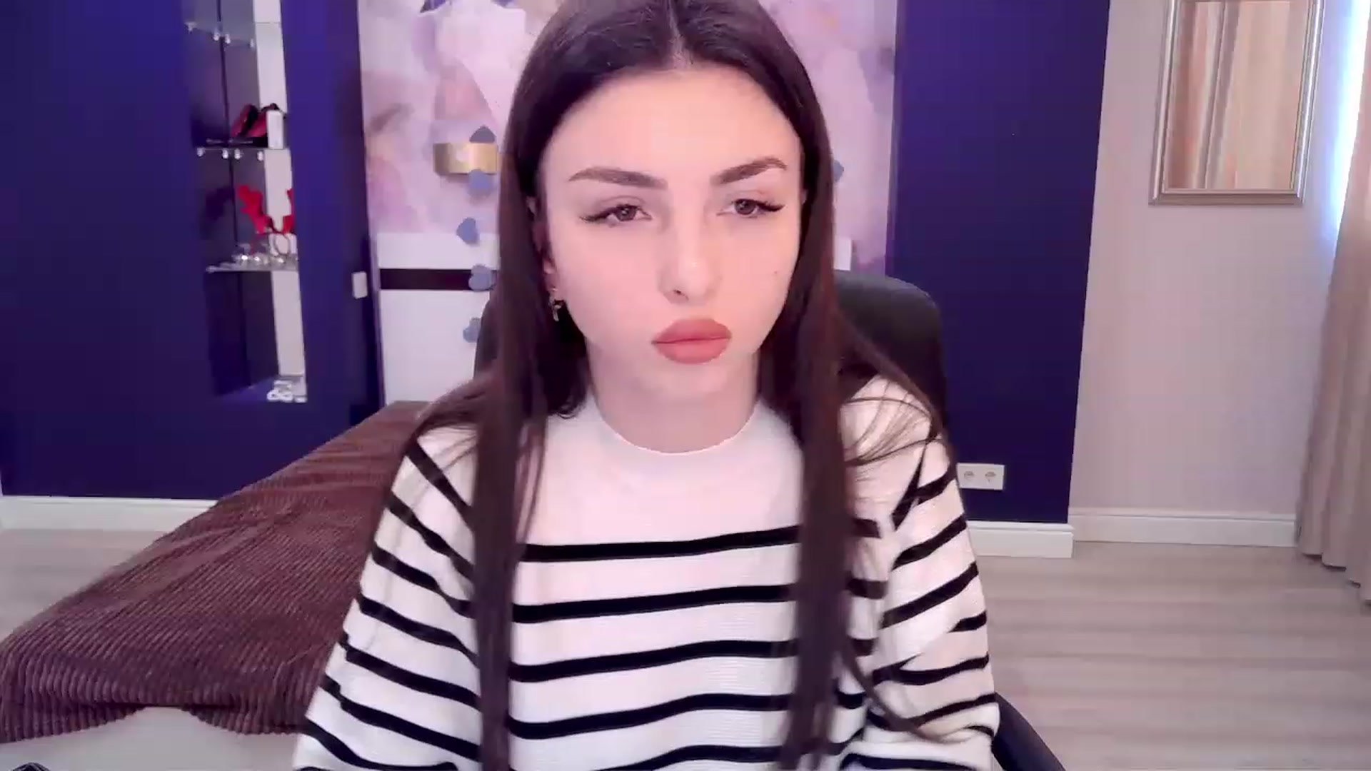 Gallery image thumbnail from Kamila_Rouds's myfreecams stream on, 12/26/2022, 09:14 image 13 of 20