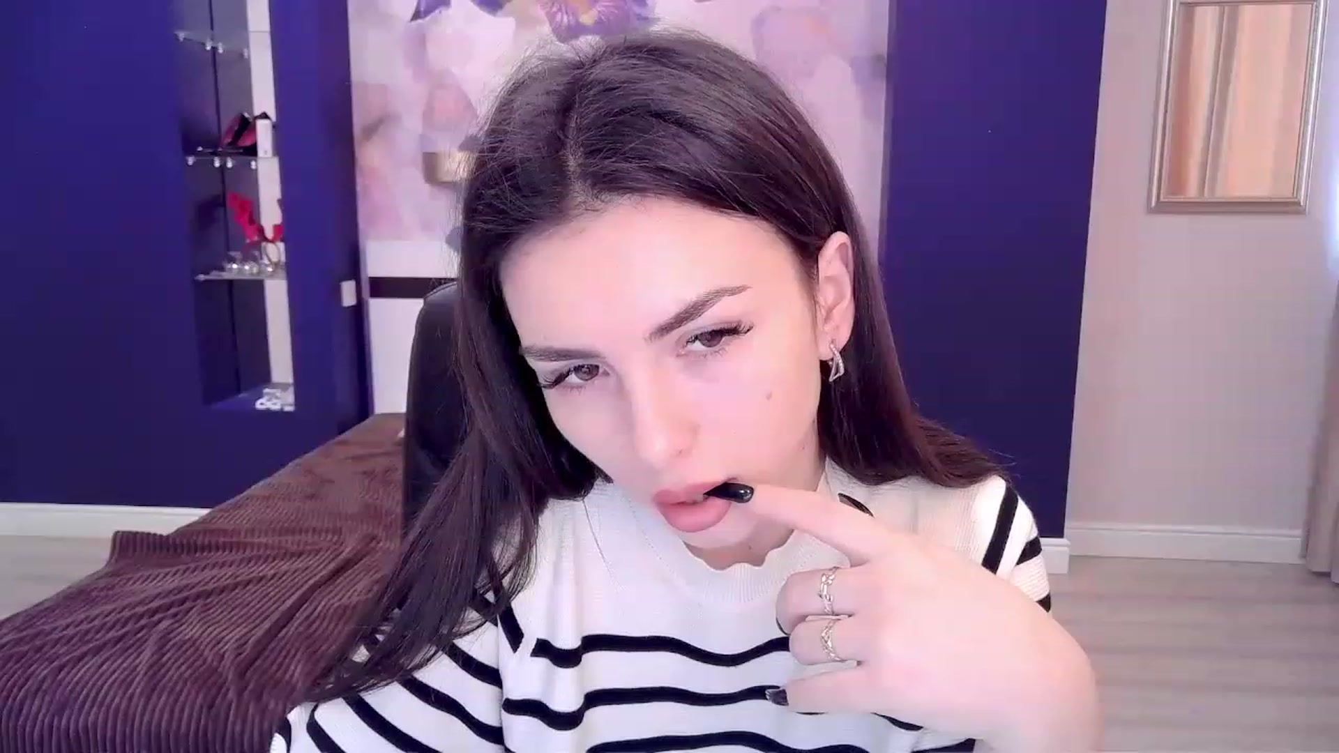 Gallery image thumbnail from Kamila_Rouds's myfreecams stream on, 12/26/2022, 11:02 image 1 of 20