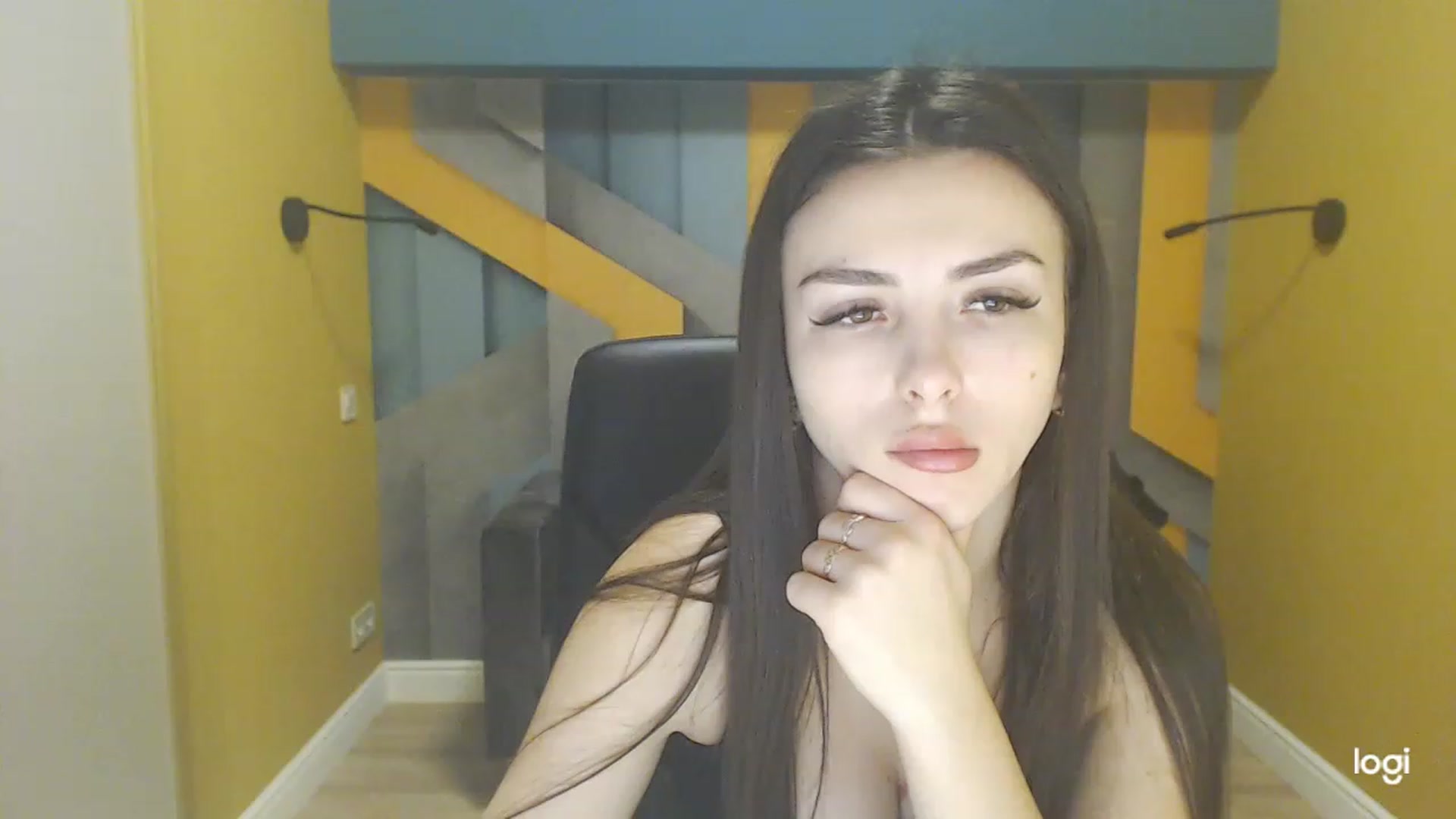 Gallery image thumbnail from Kamila_Rouds's myfreecams stream on, 12/27/2022, 10:15 image 14 of 20