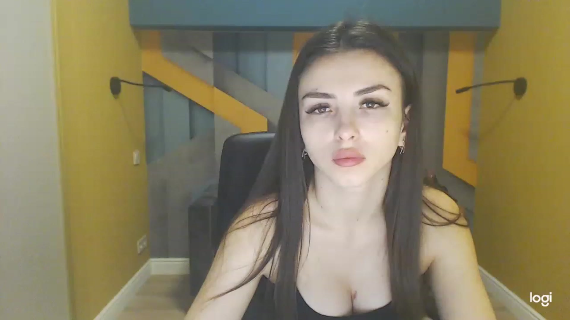 Gallery image thumbnail from Kamila_Rouds's myfreecams stream on, 12/27/2022, 10:15 image 10 of 20
