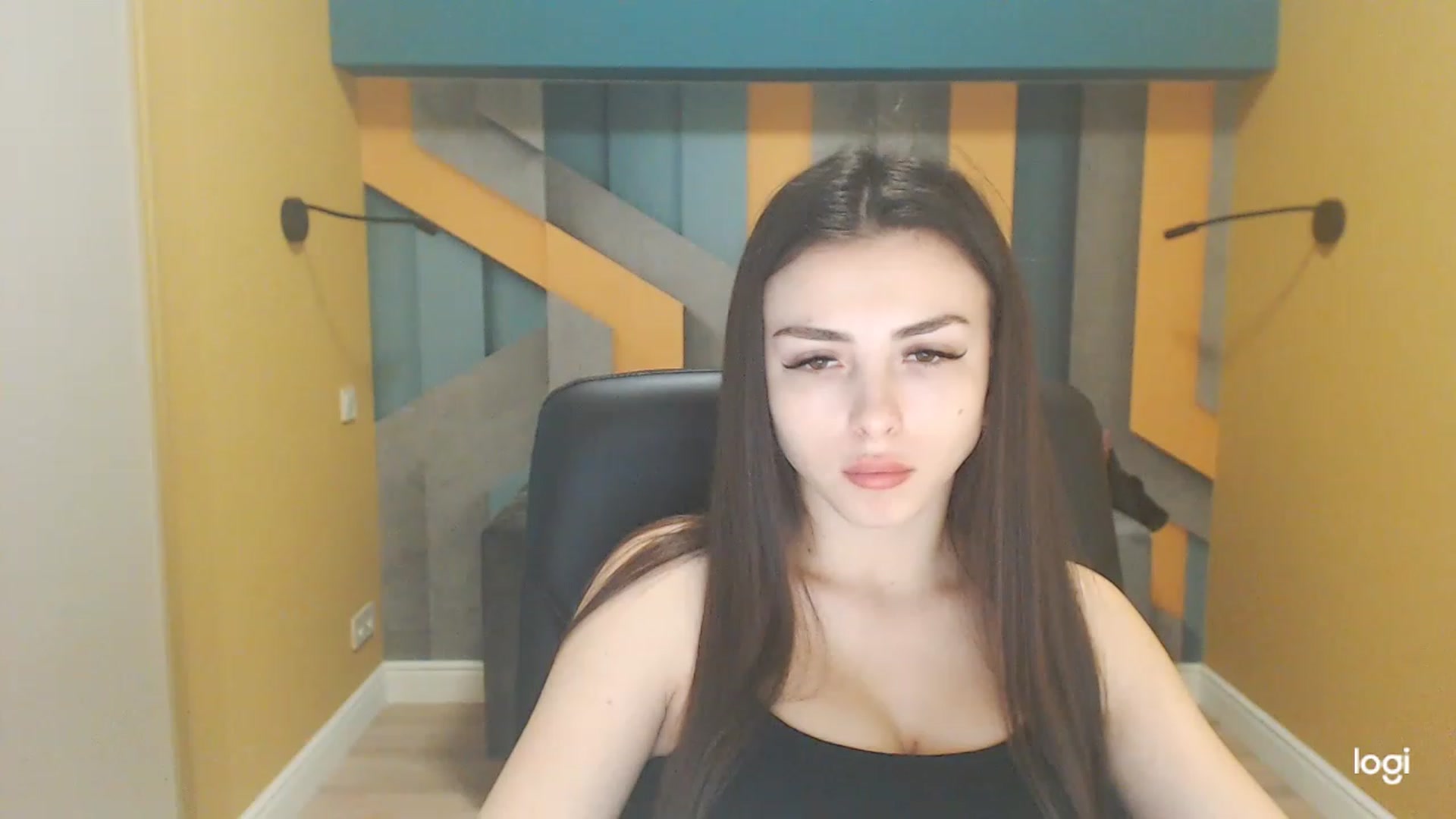 Gallery image thumbnail from Kamila_Rouds's myfreecams stream on, 12/27/2022, 10:15 image 3 of 20