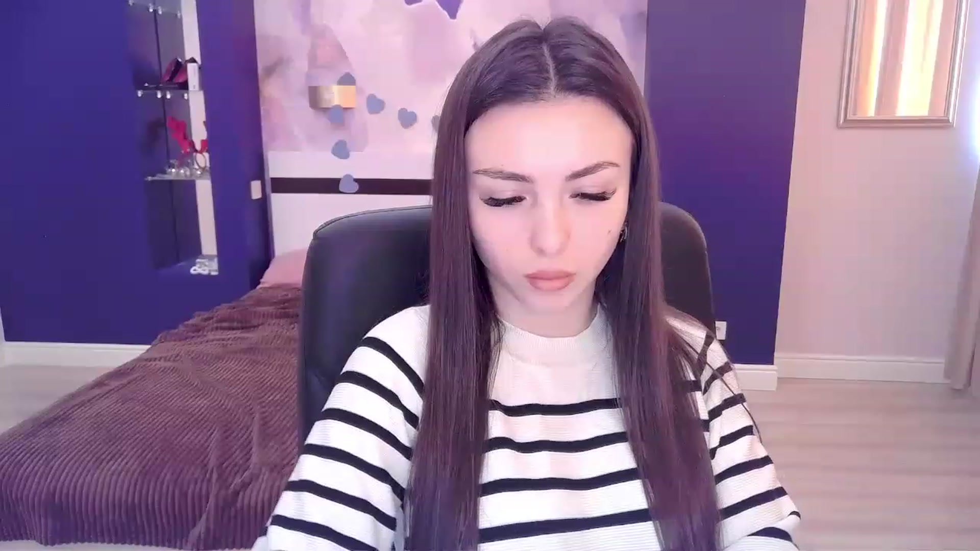 Gallery image thumbnail from Kamila_Rouds's myfreecams stream on, 12/29/2022, 11:40 image 5 of 20