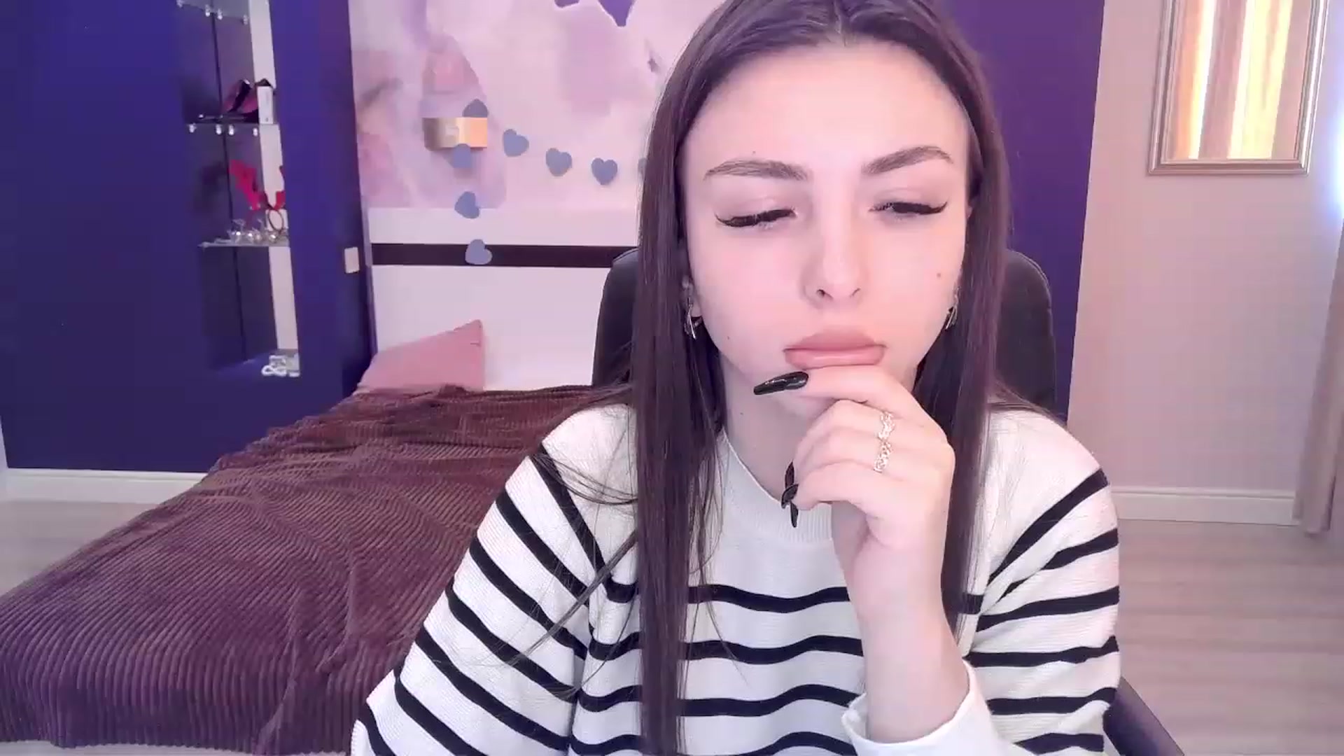 Gallery image thumbnail from Kamila_Rouds's myfreecams stream on, 12/29/2022, 11:40 image 2 of 20